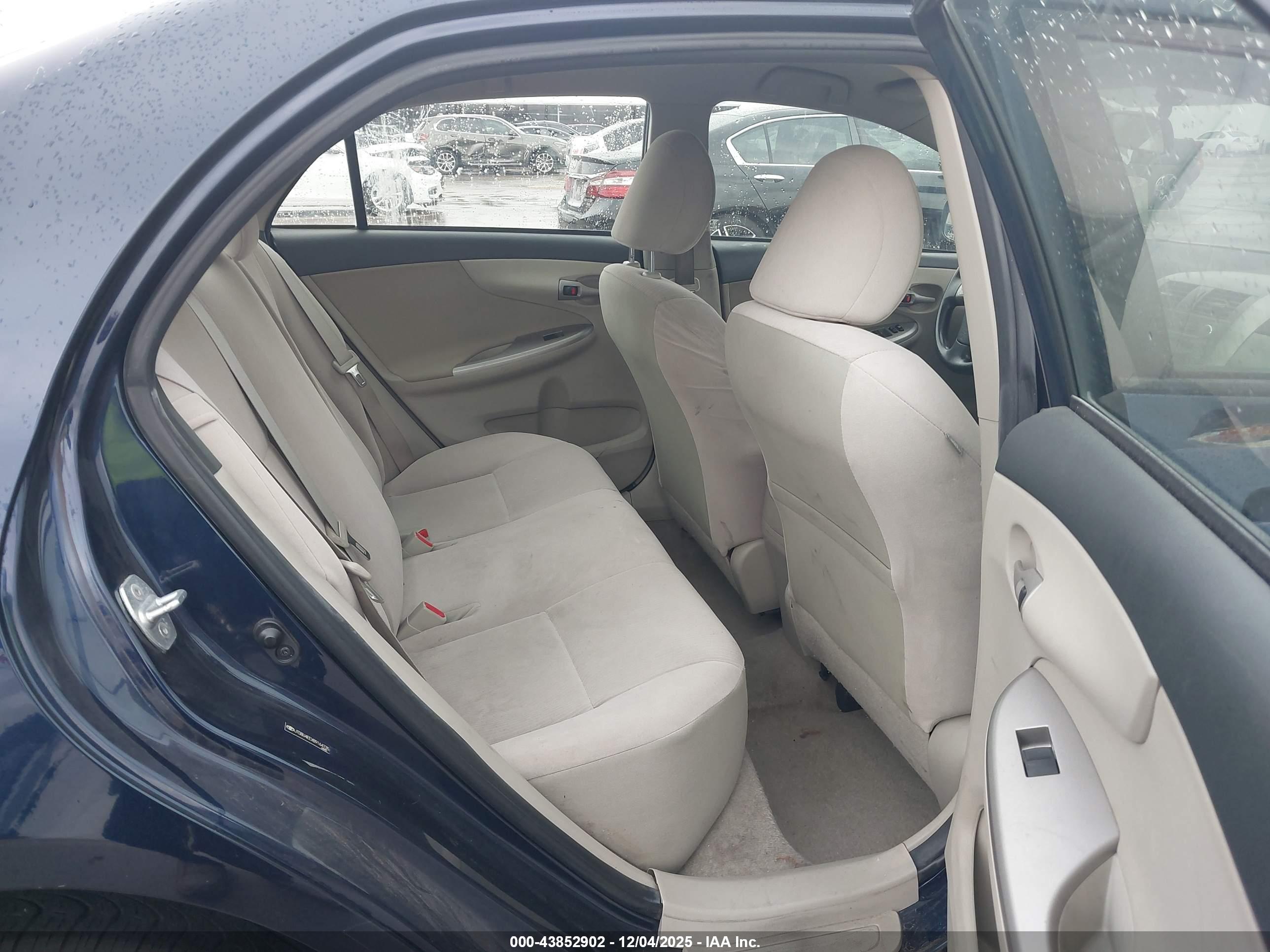 TOYOTA COROLLA image 8