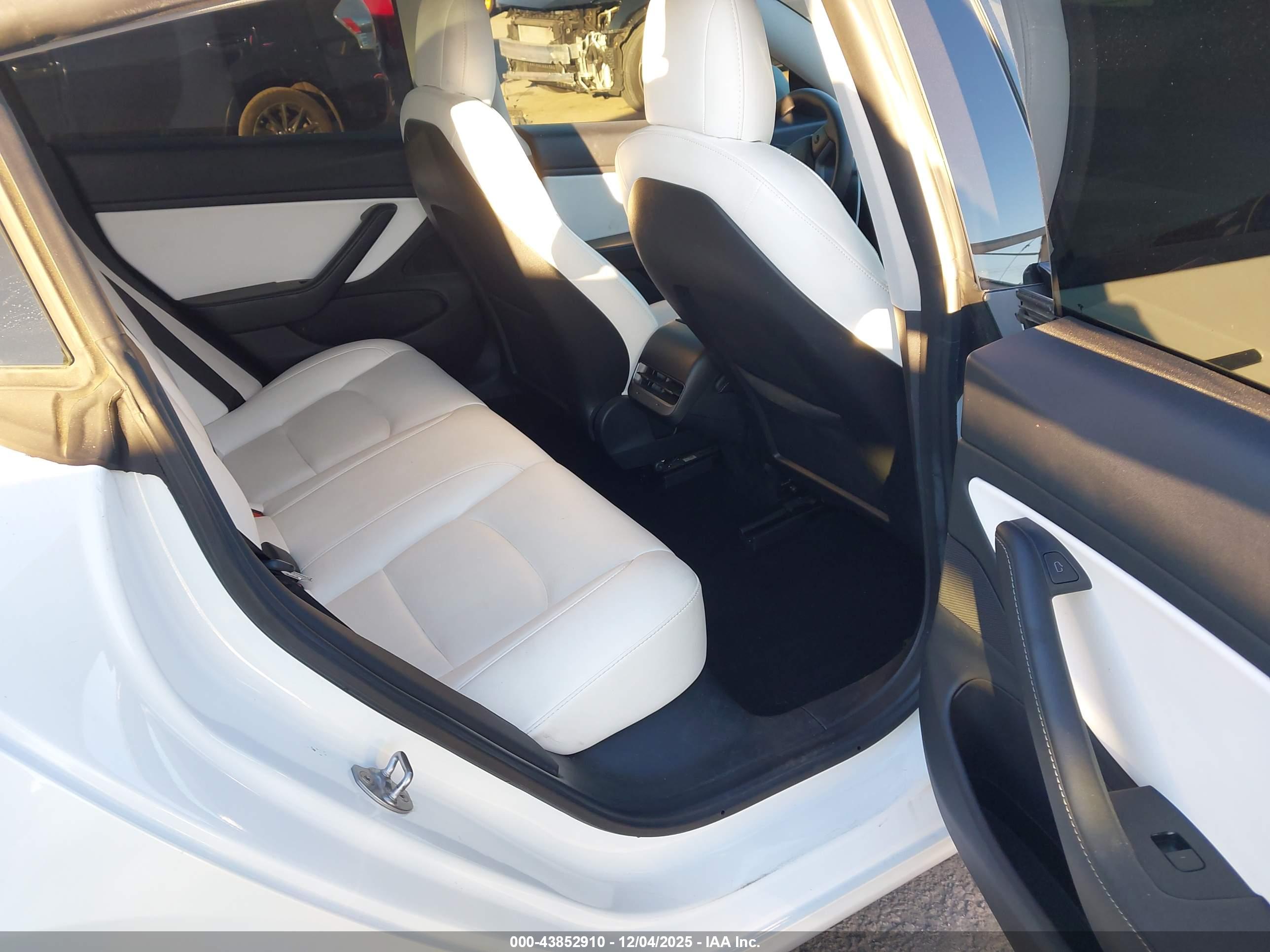 TESLA MODEL image 8