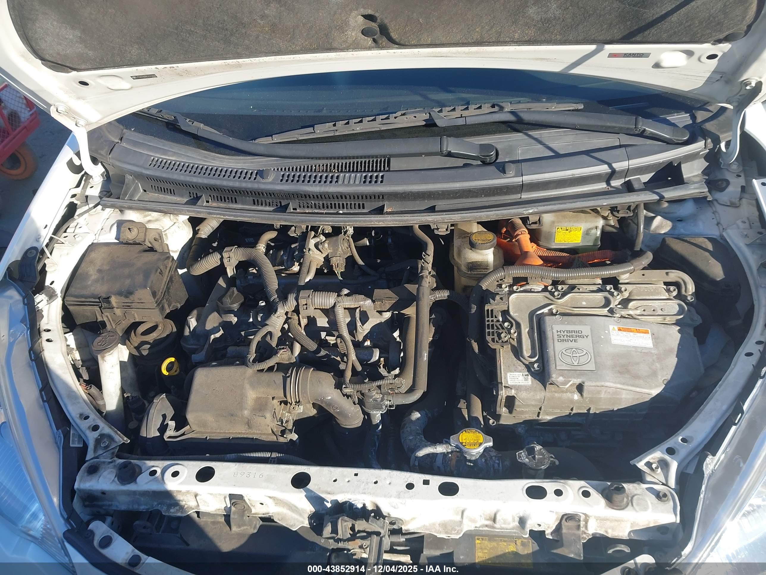 TOYOTA PRIUS image 10