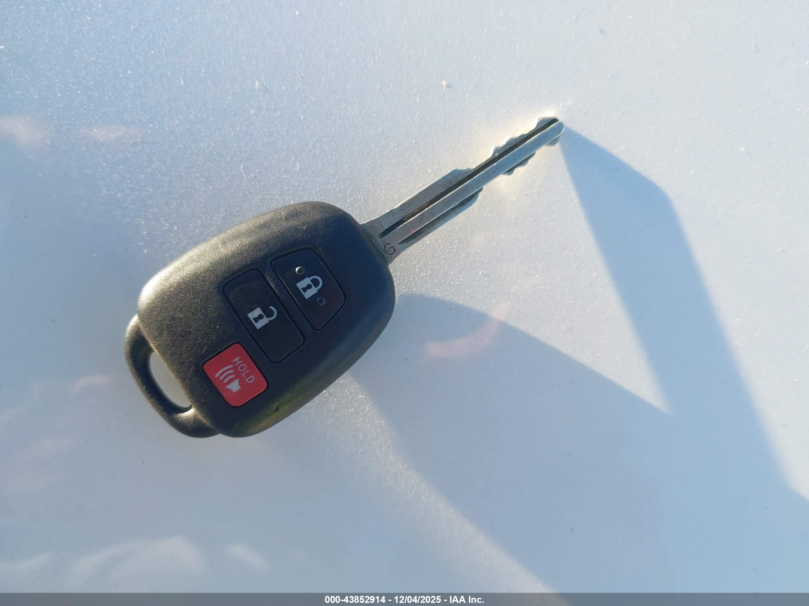 TOYOTA PRIUS image 11