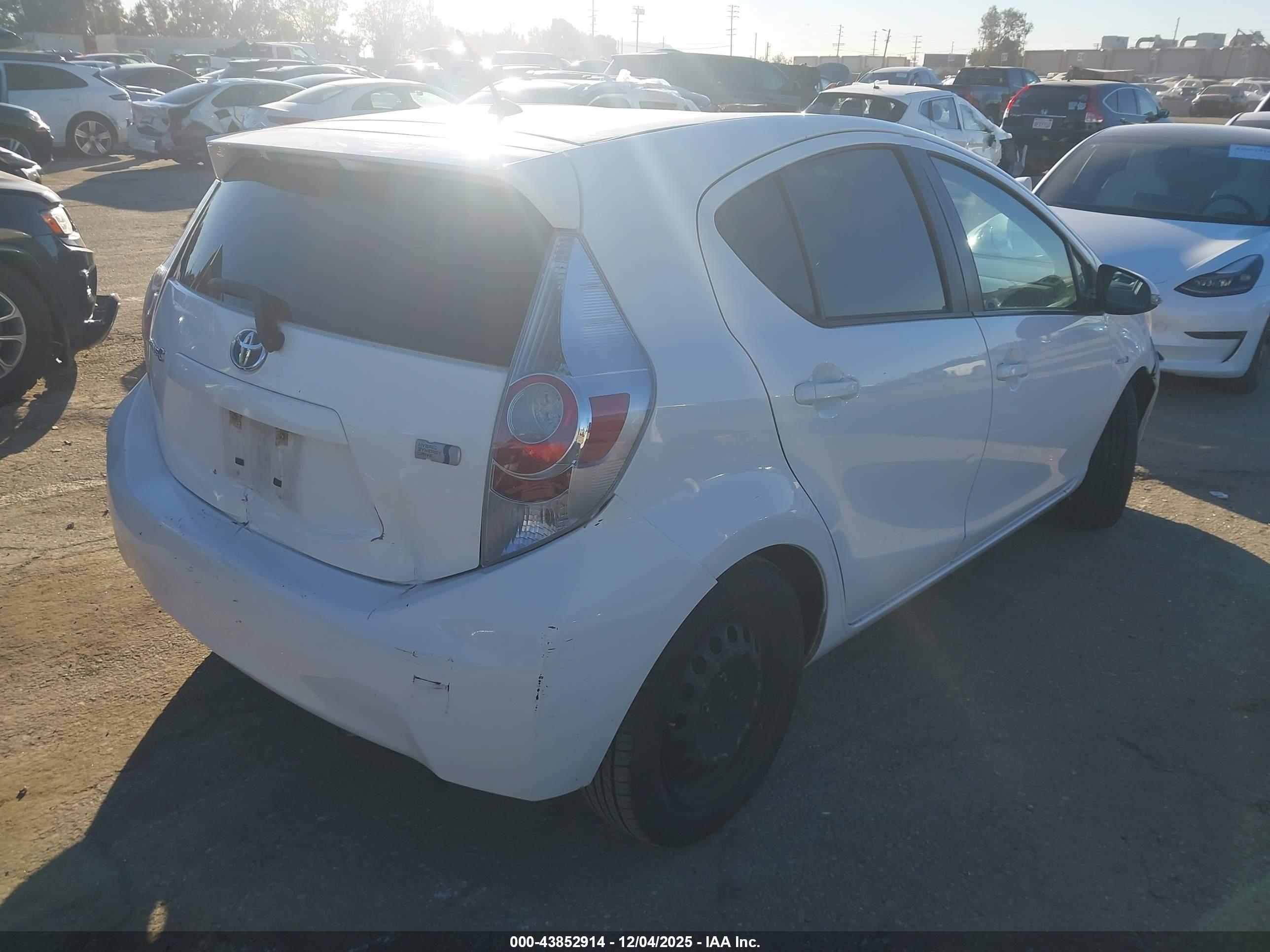 TOYOTA PRIUS image 4