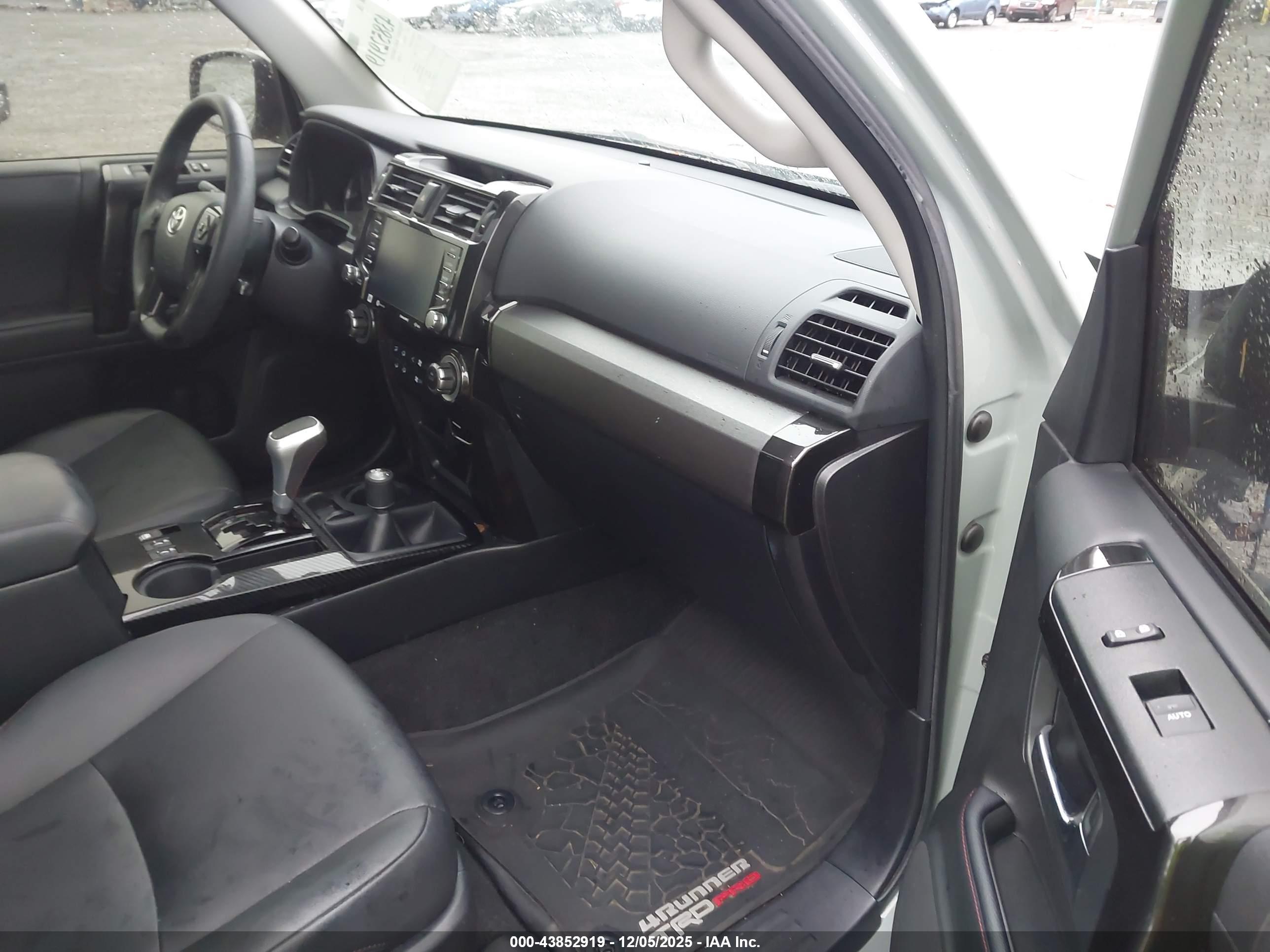 TOYOTA 4RUNNER image 5