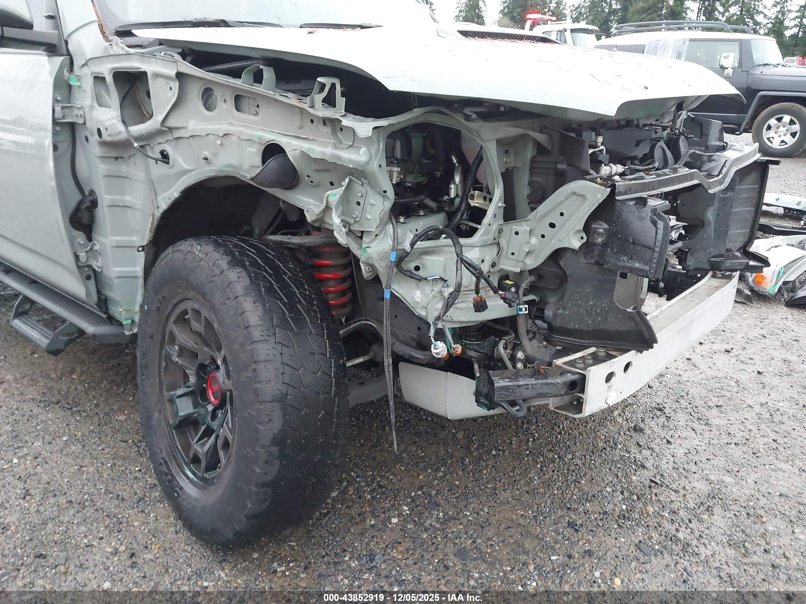 TOYOTA 4RUNNER image 6