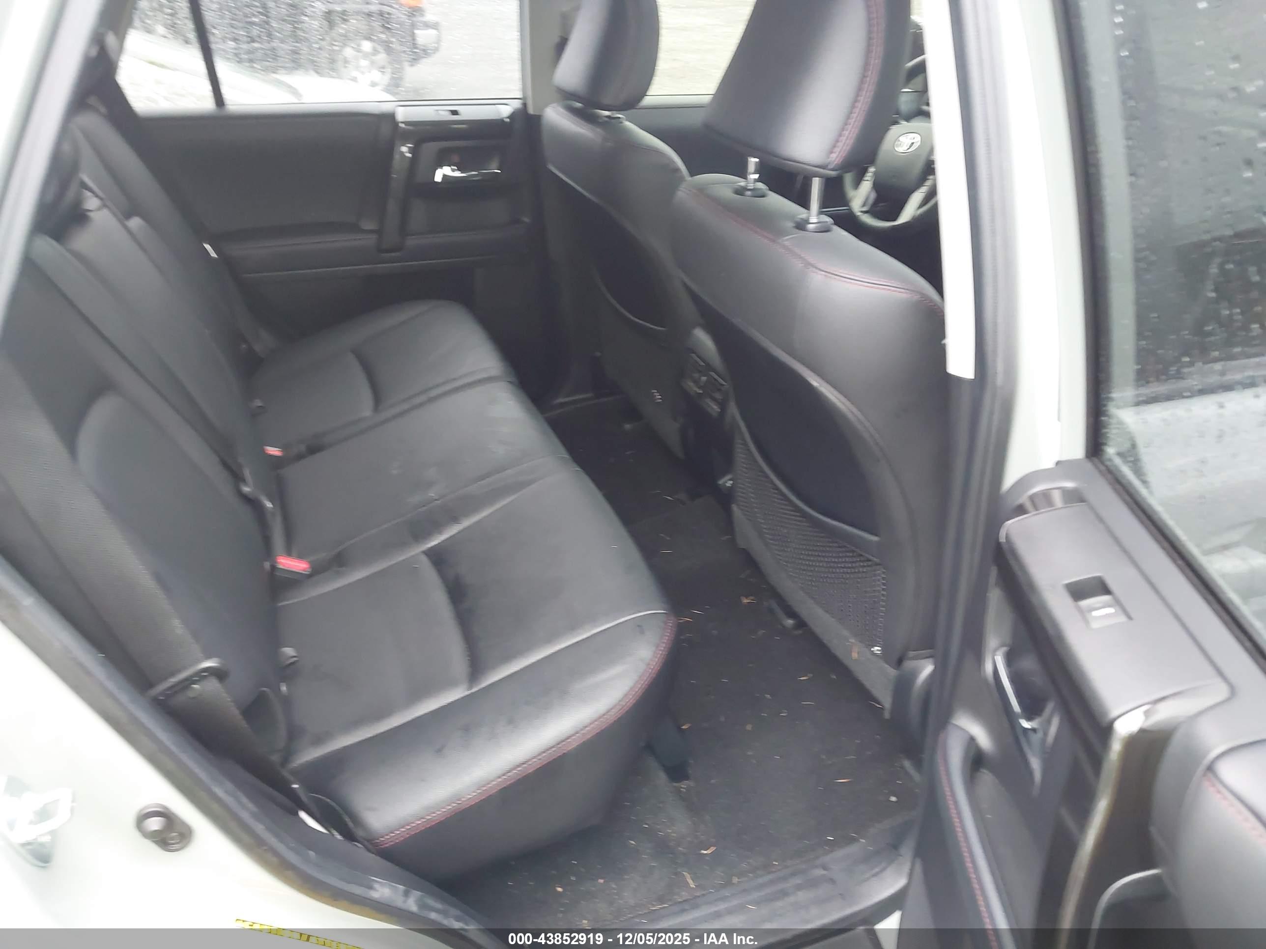 TOYOTA 4RUNNER image 8