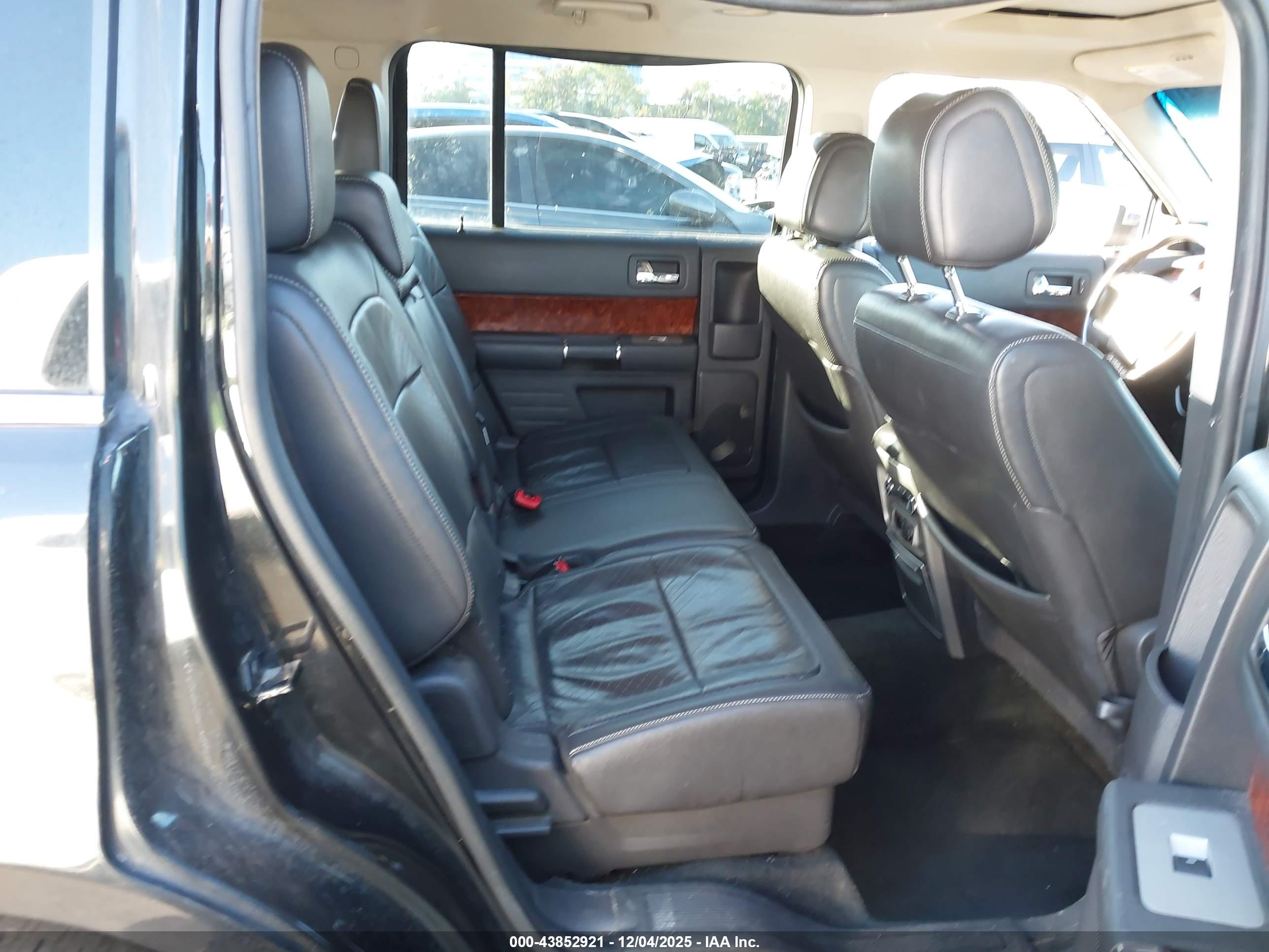 FORD FLEX image 8