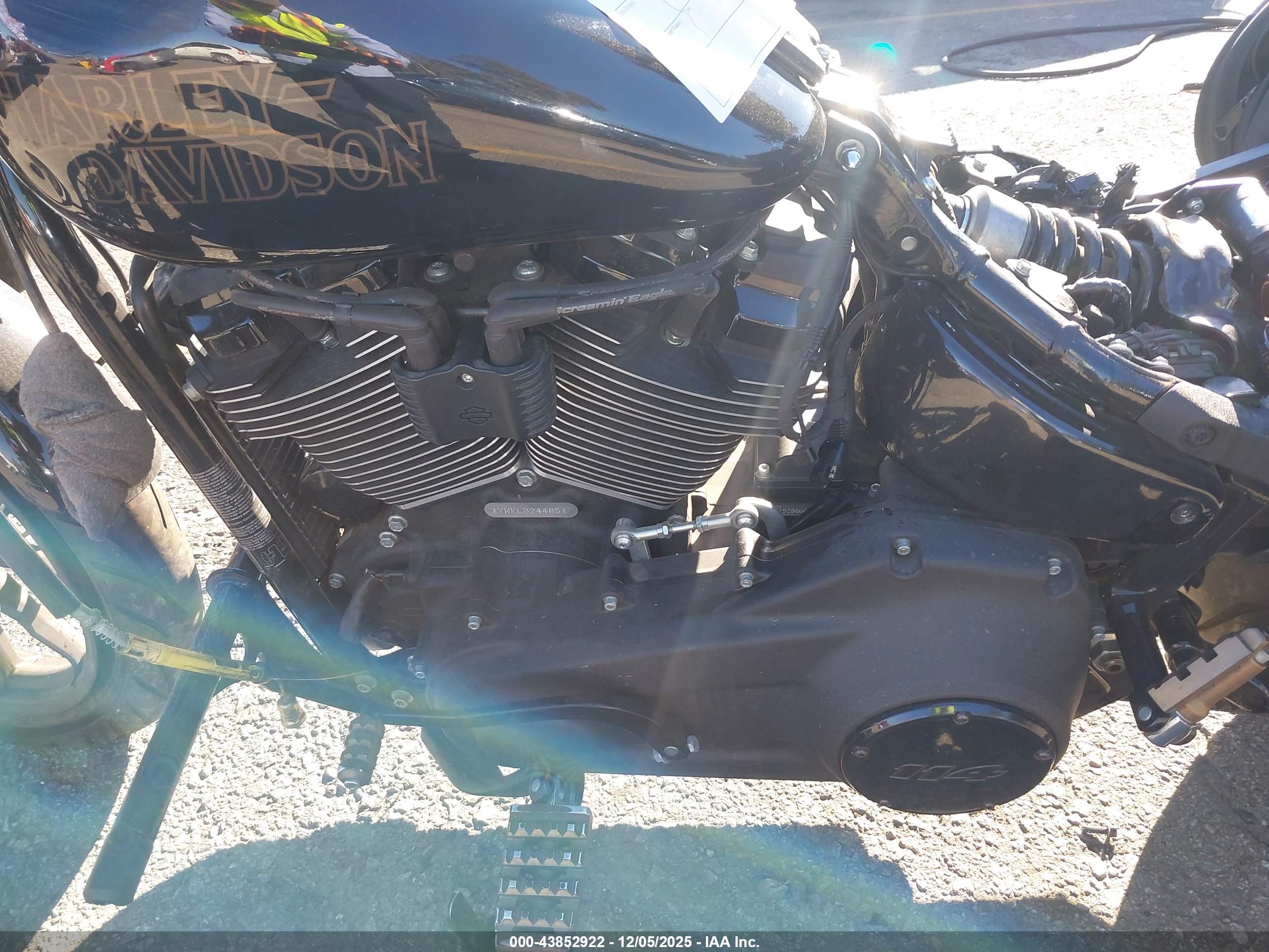 HARLEY-DAVIDSON FXLRS image 9