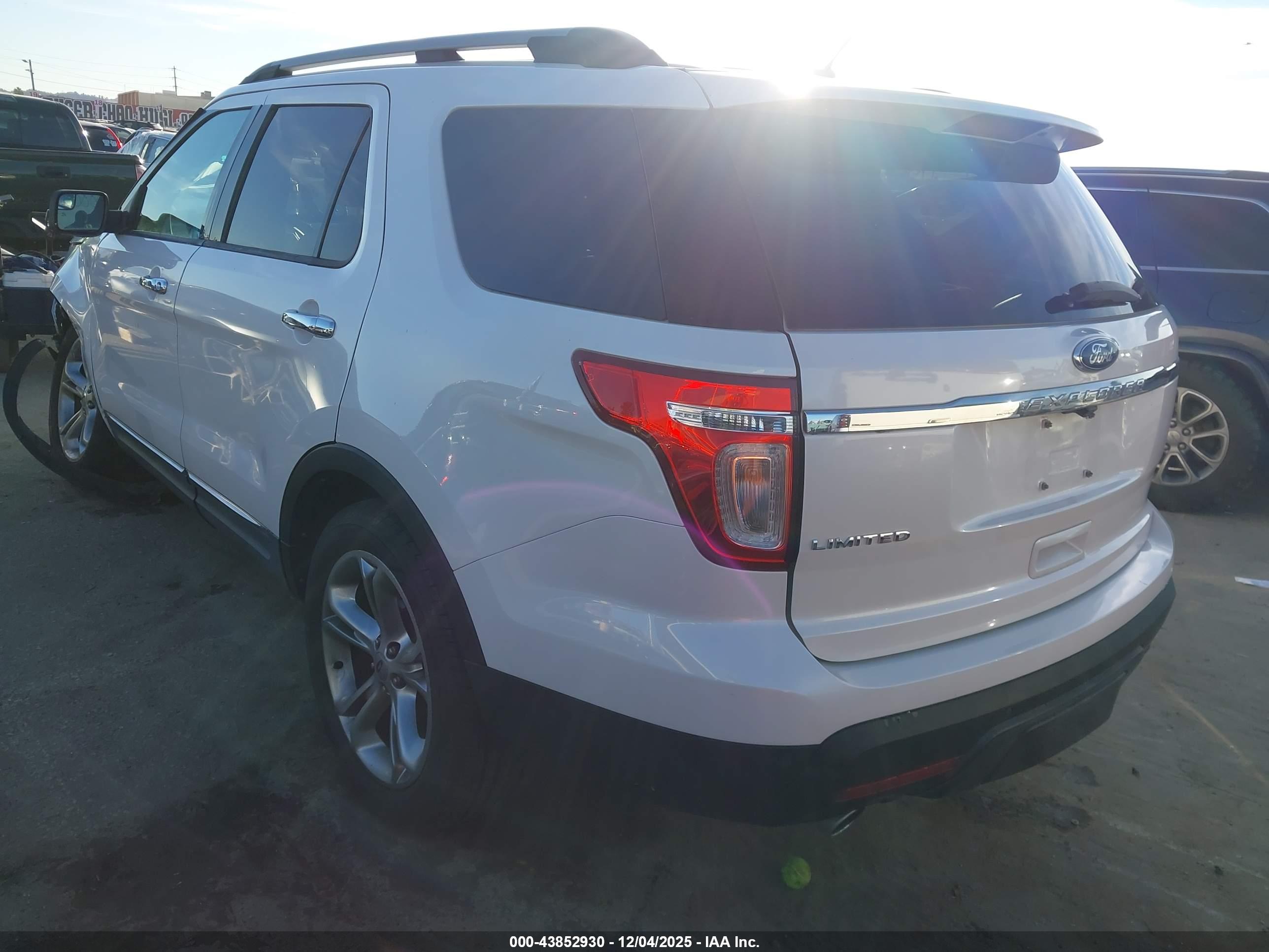 FORD EXPLORER image 3