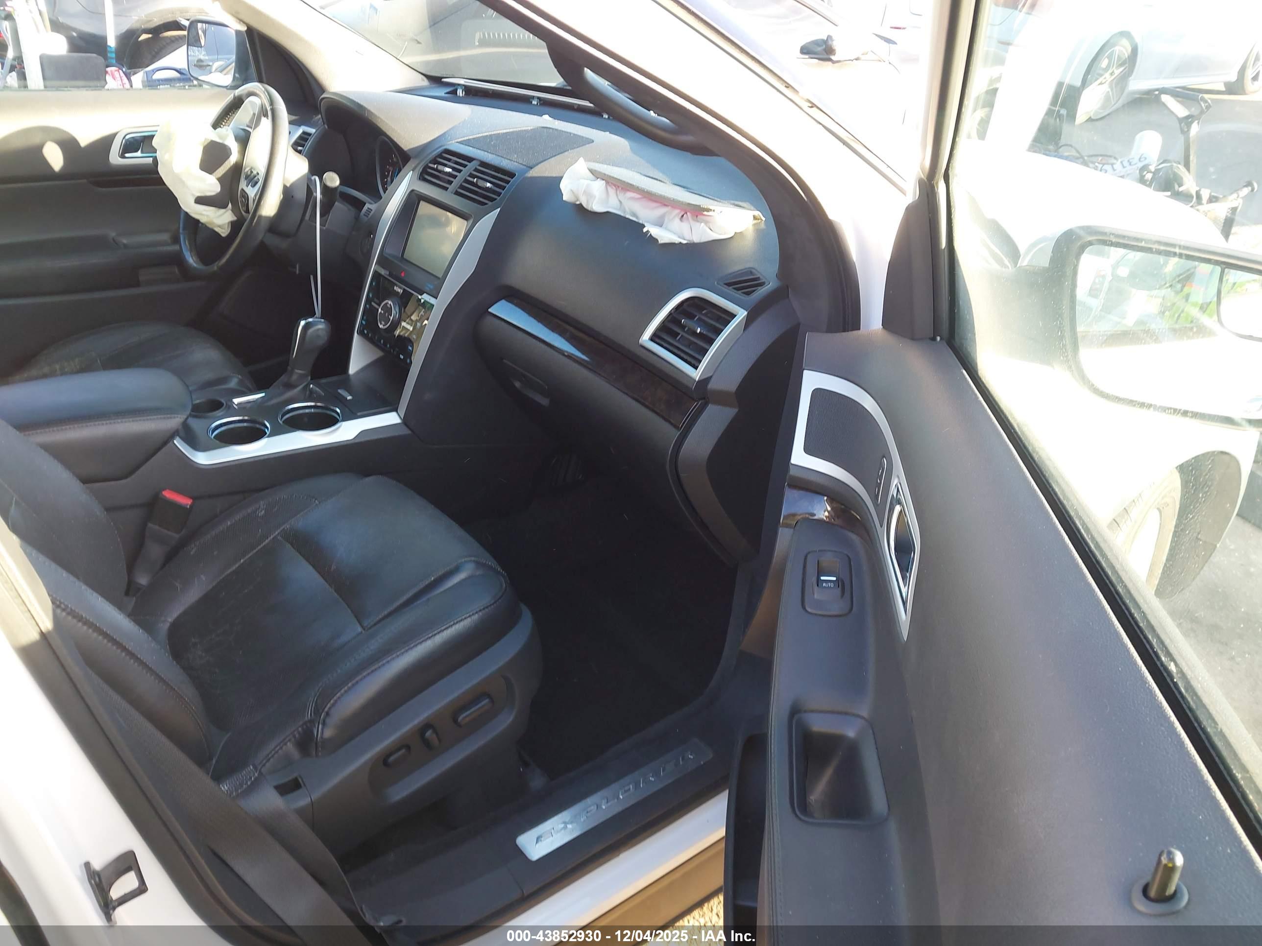 FORD EXPLORER image 5