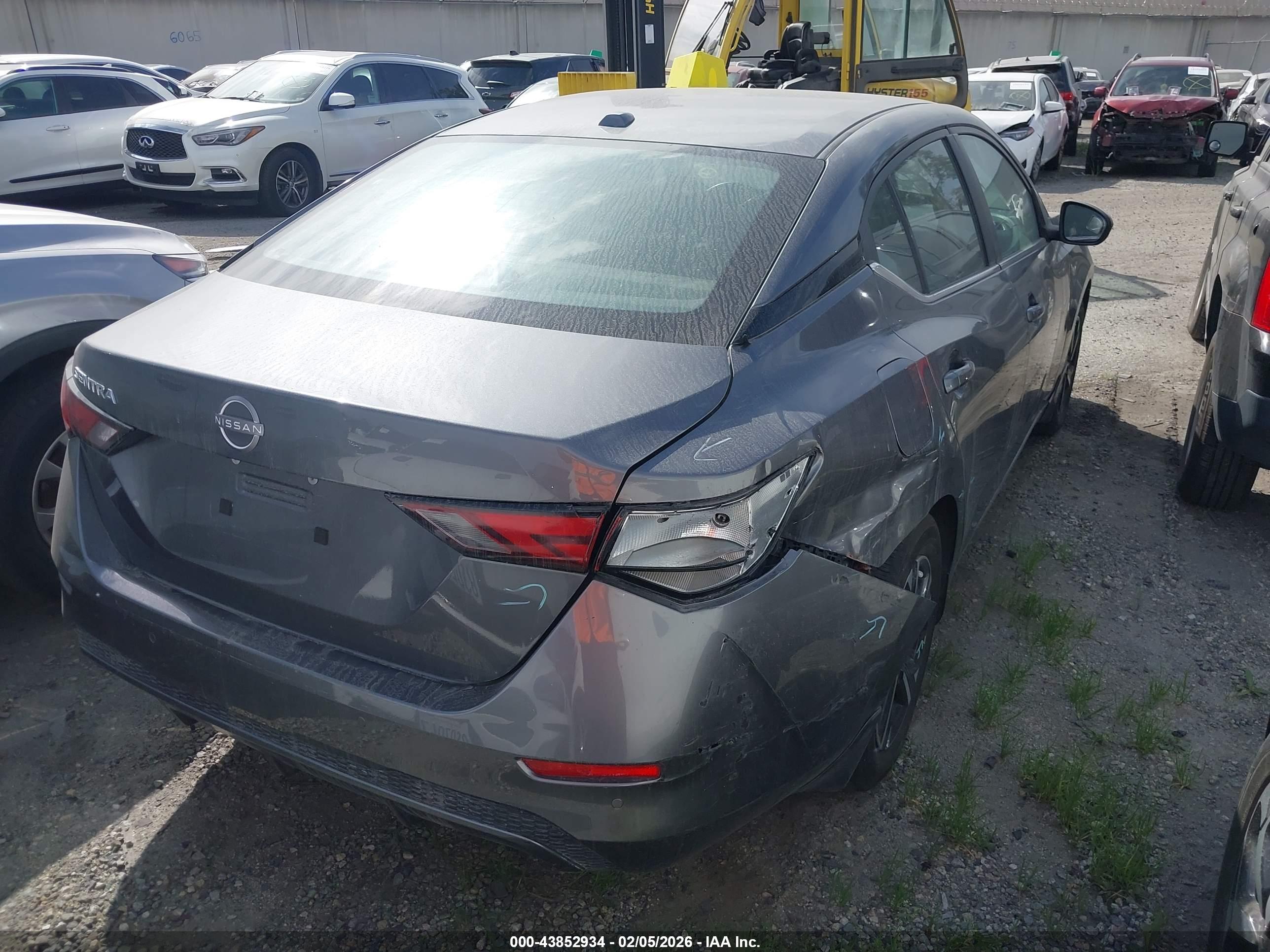 NISSAN SENTRA image 4