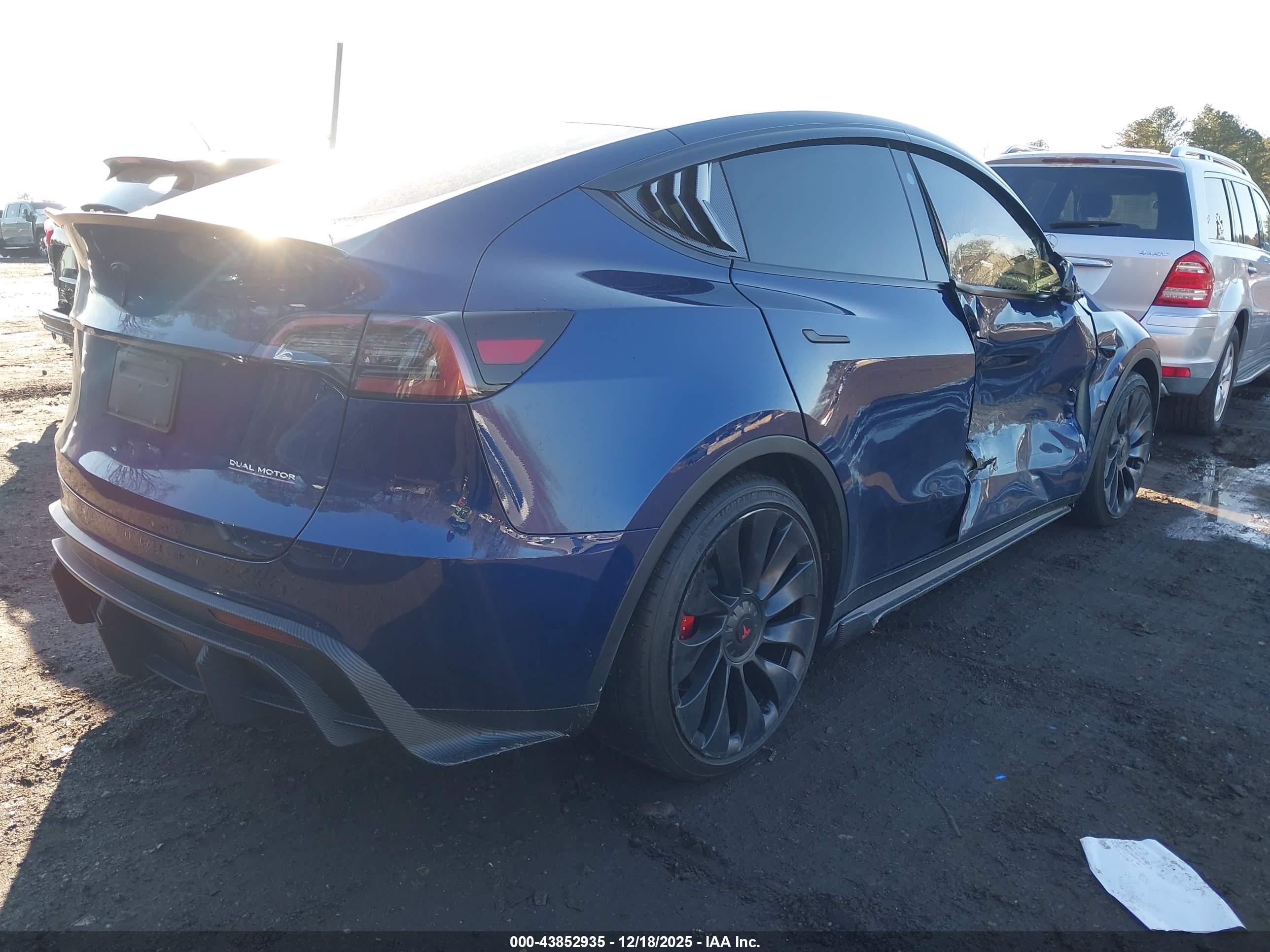 TESLA MODEL image 4