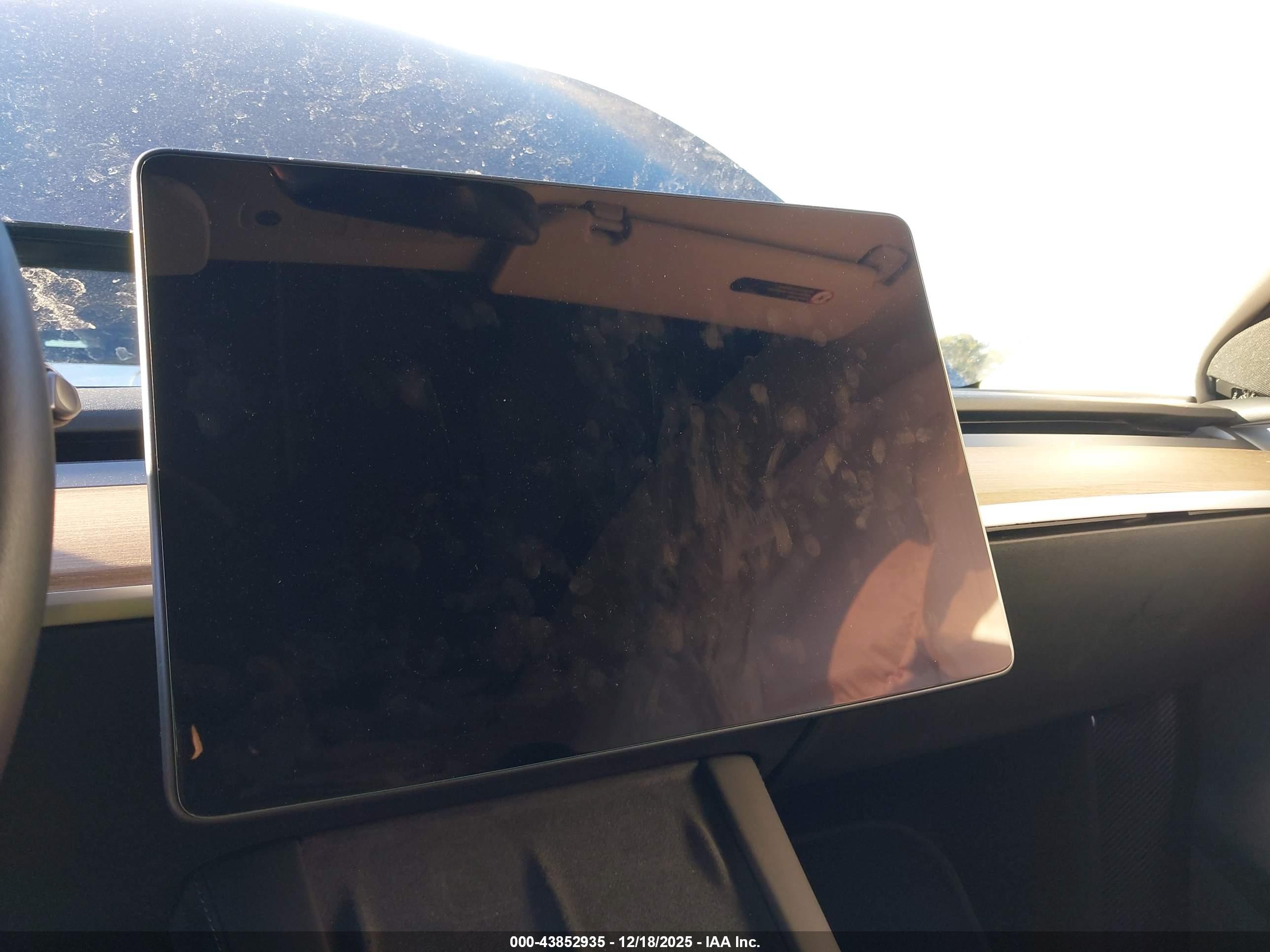 TESLA MODEL image 7