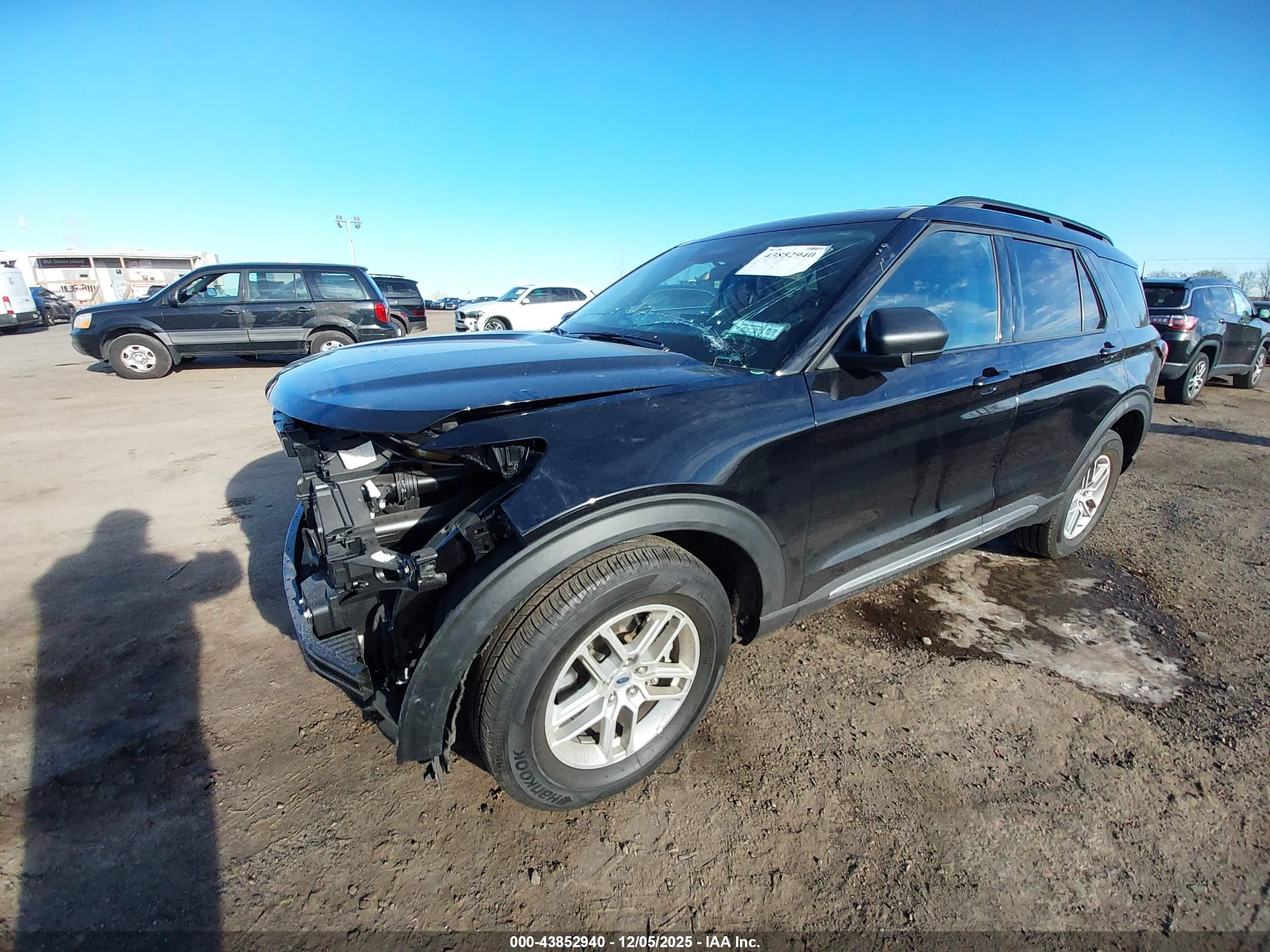 FORD EXPLORER image 2