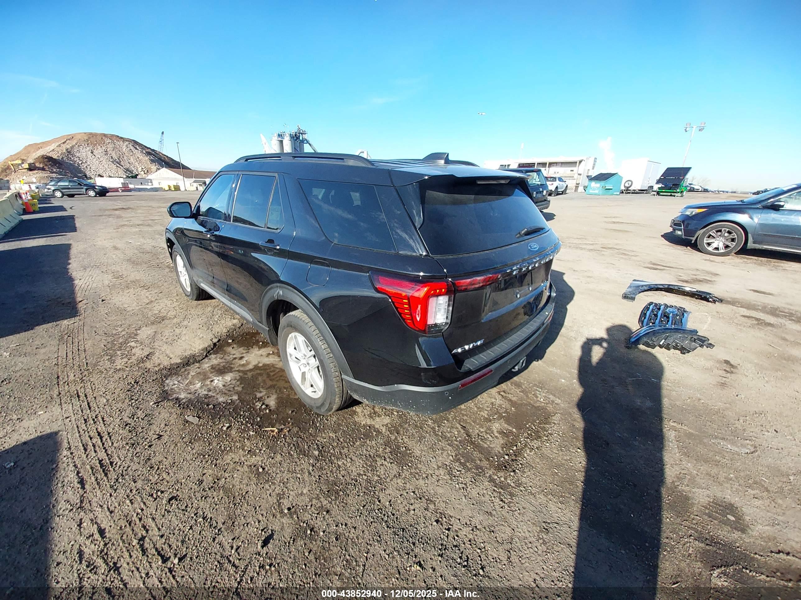 FORD EXPLORER image 3