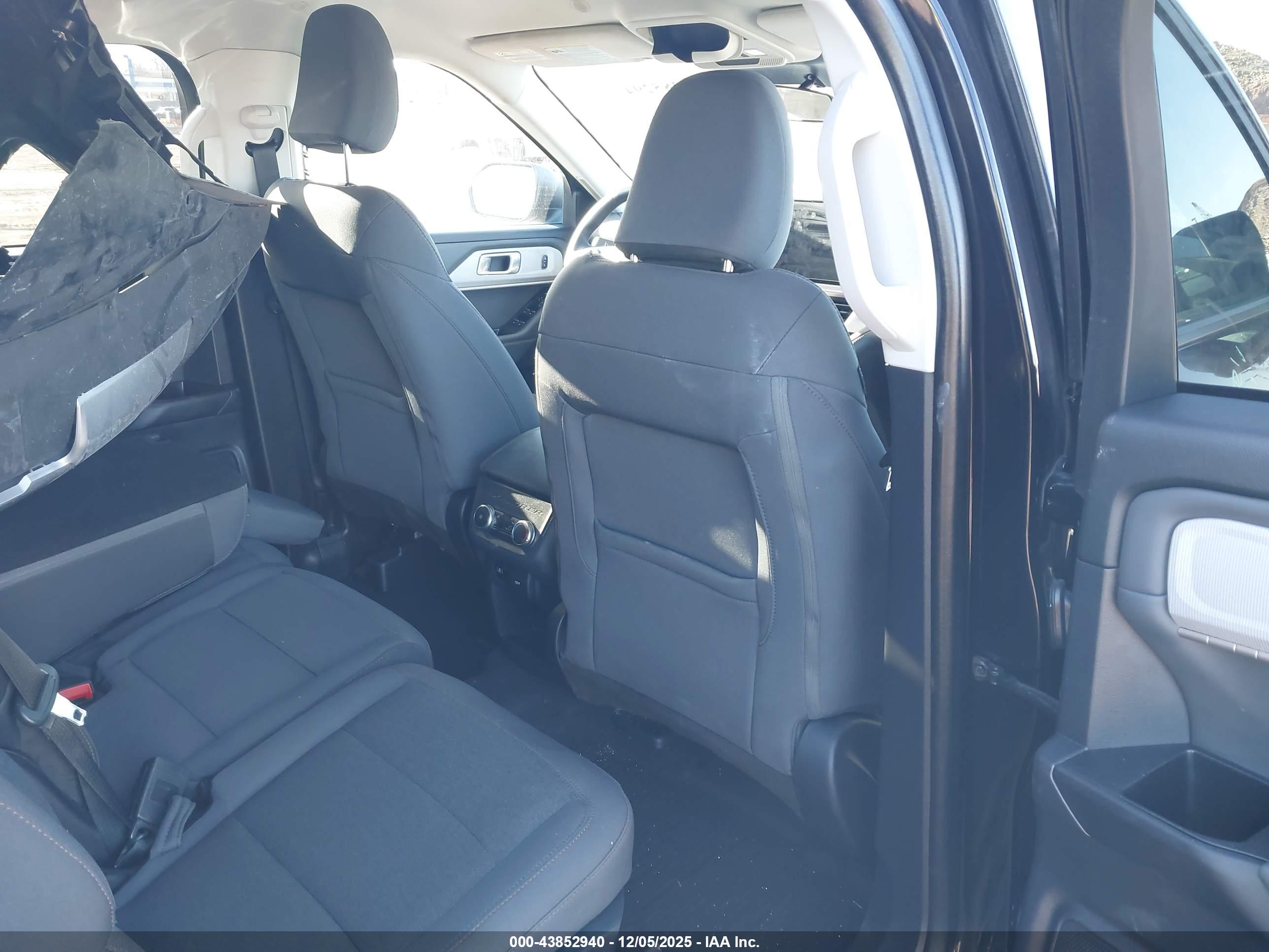 FORD EXPLORER image 8