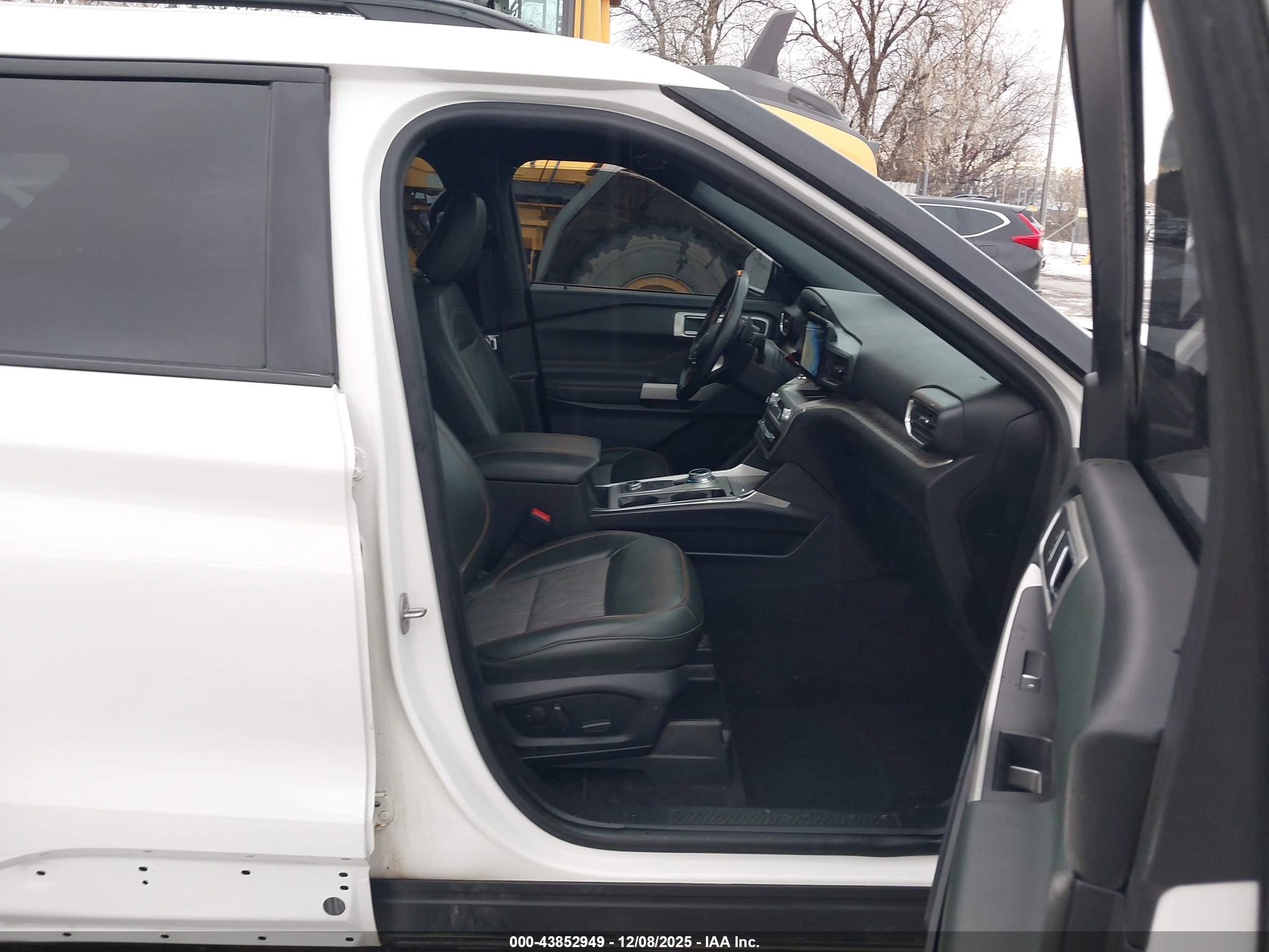 FORD EXPLORER image 5