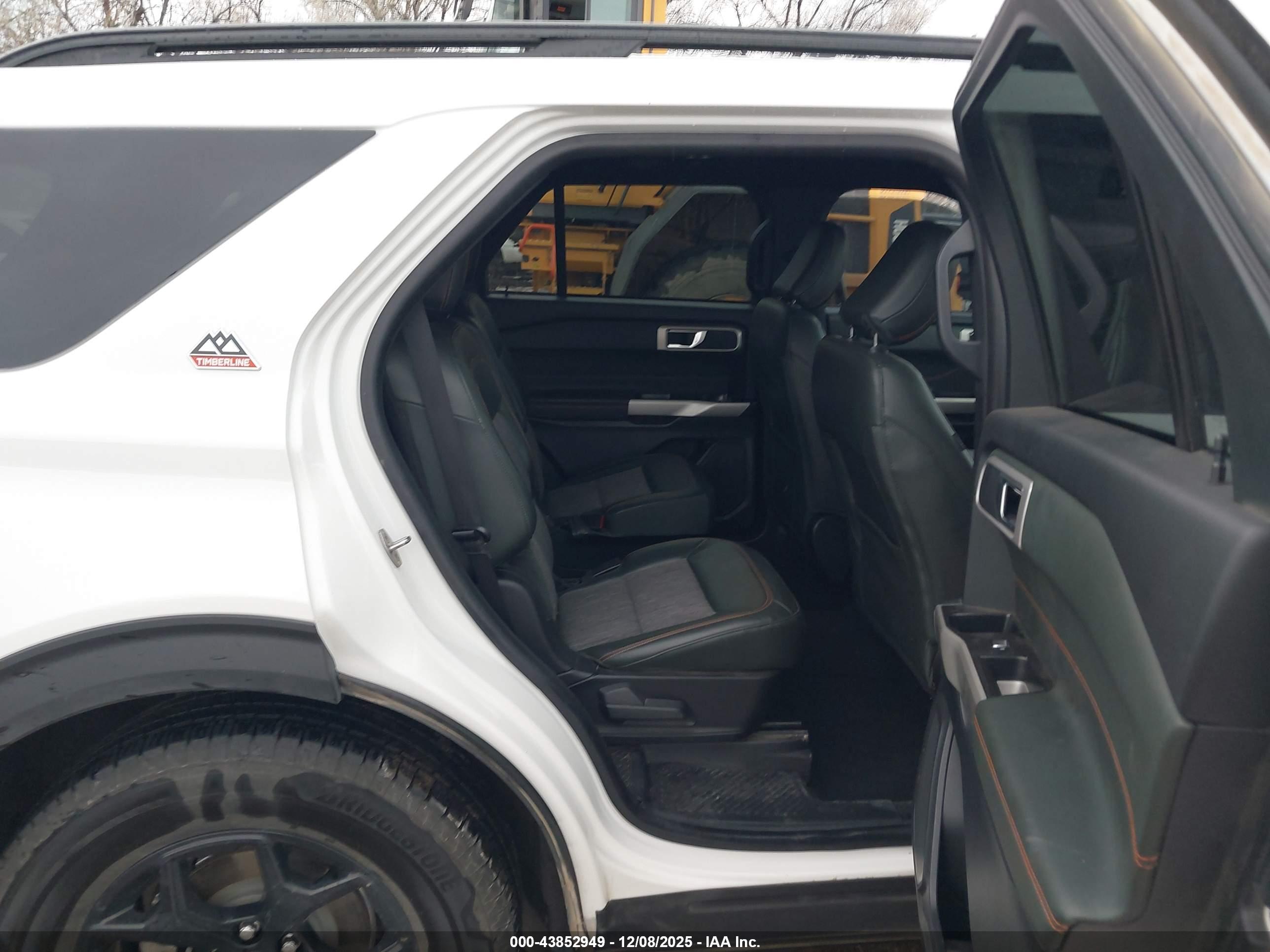 FORD EXPLORER image 8
