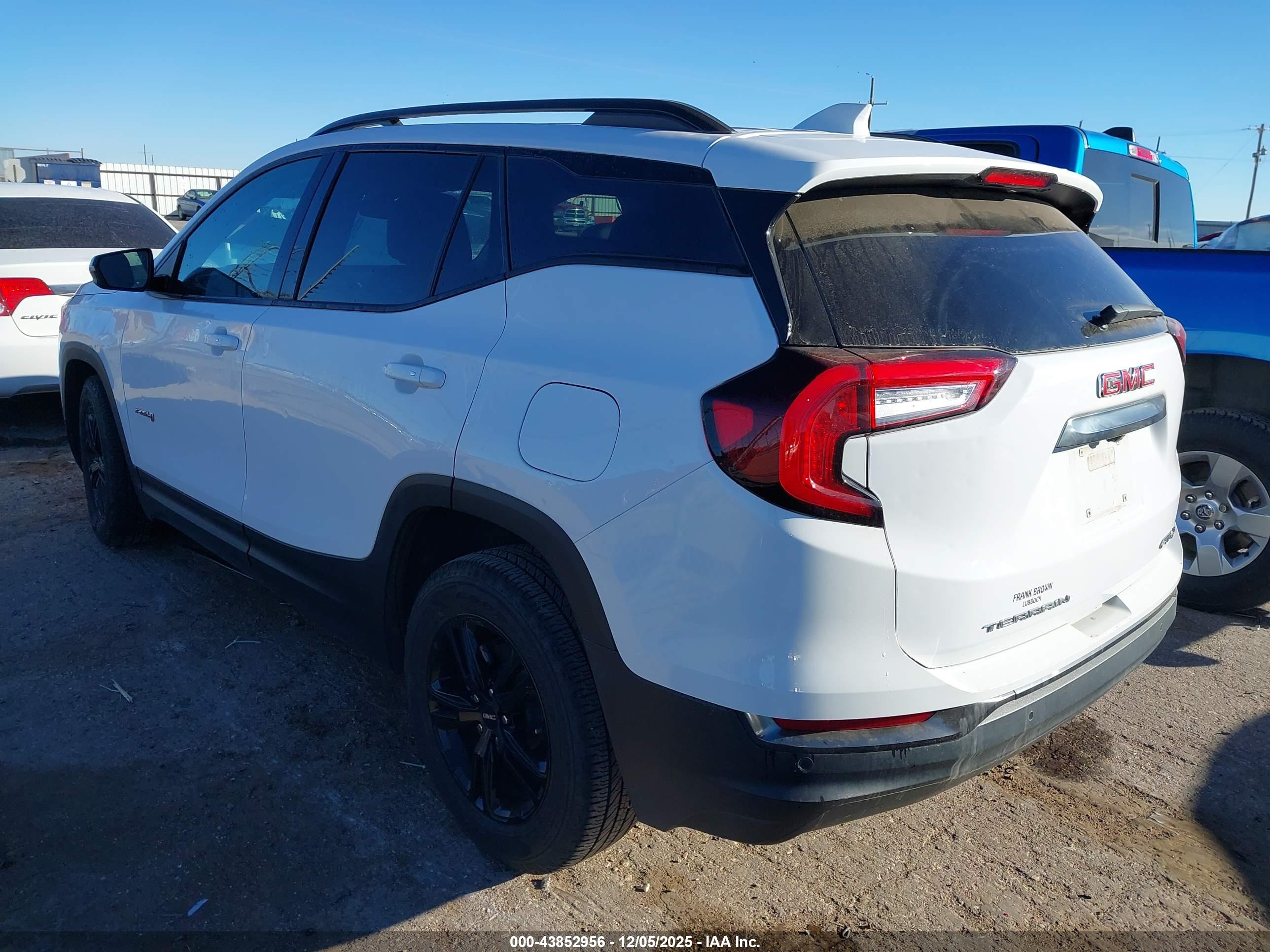 GMC TERRAIN image 3