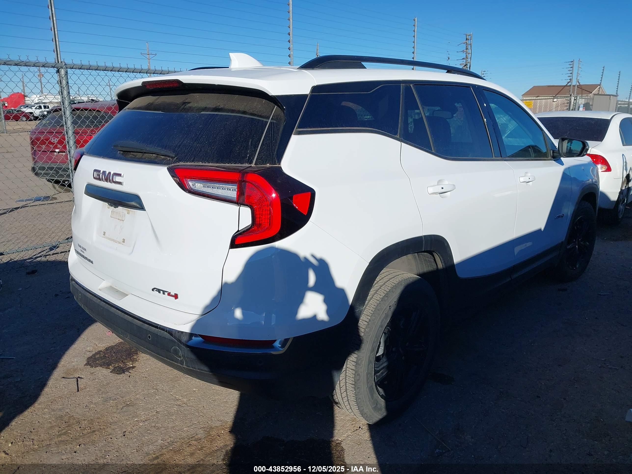 GMC TERRAIN image 4