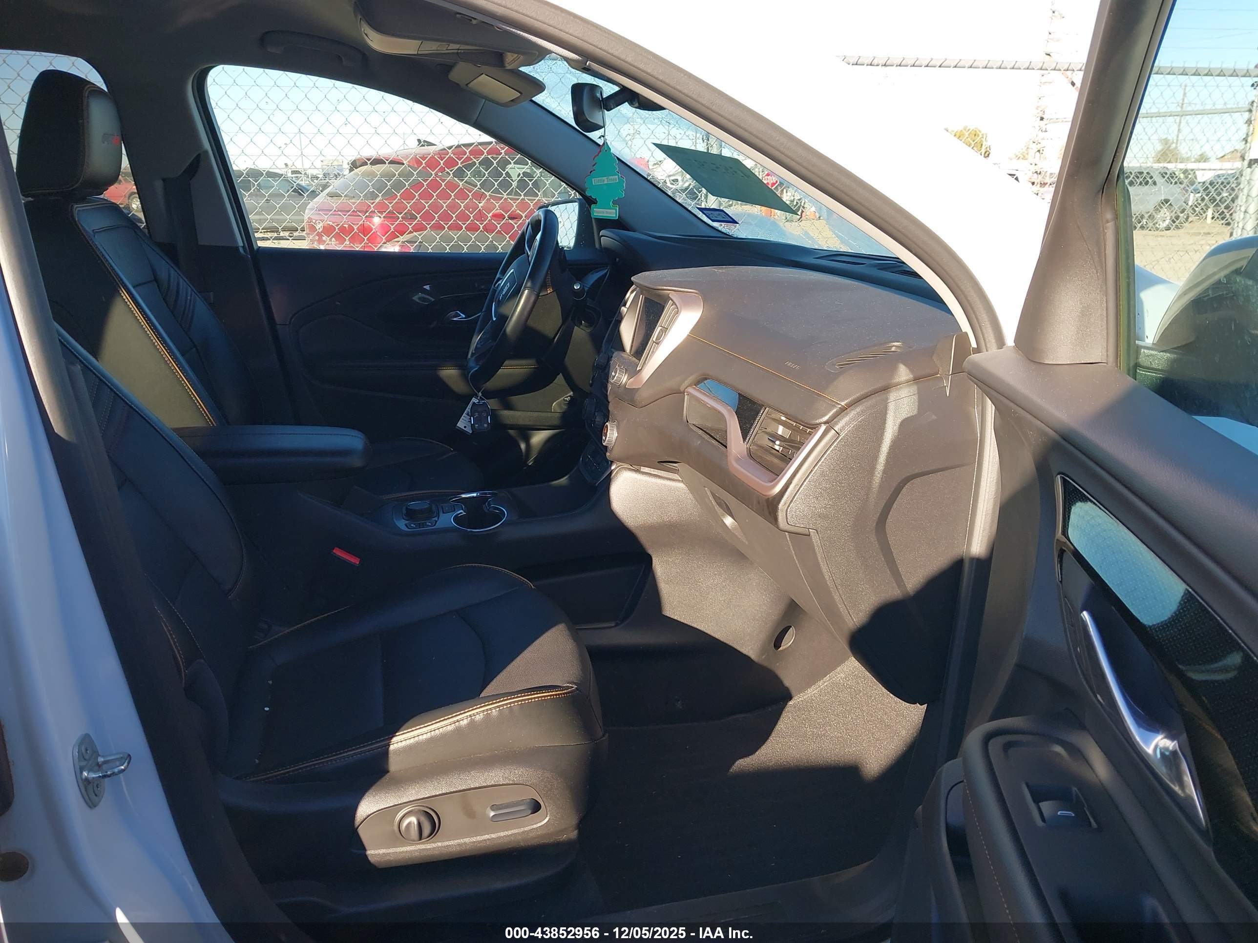 GMC TERRAIN image 5