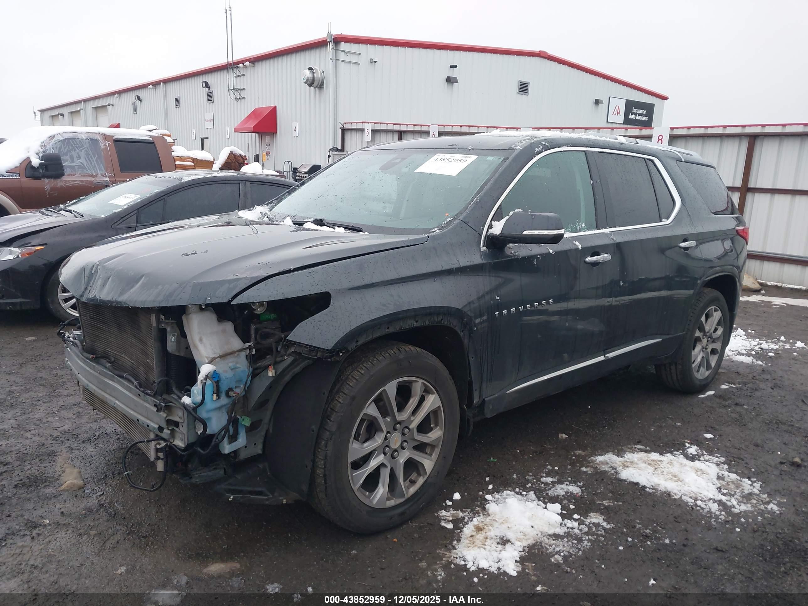 CHEVROLET TRAVERSE image 2