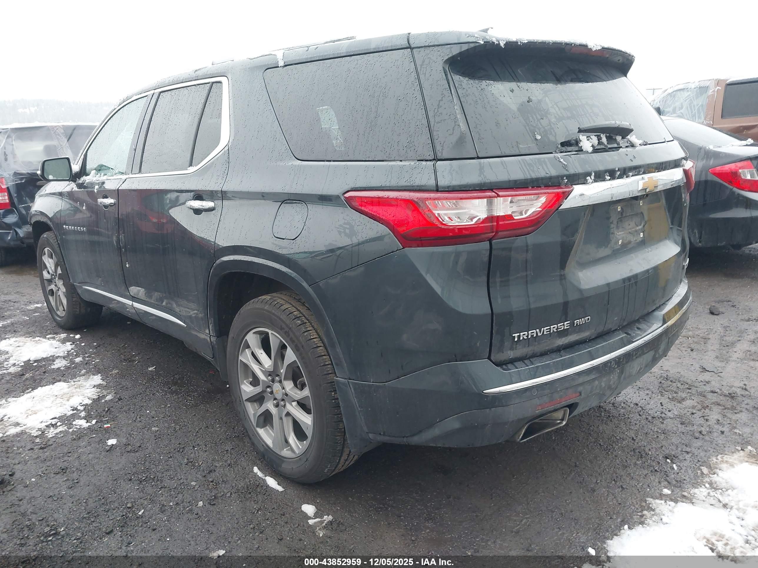 CHEVROLET TRAVERSE image 3