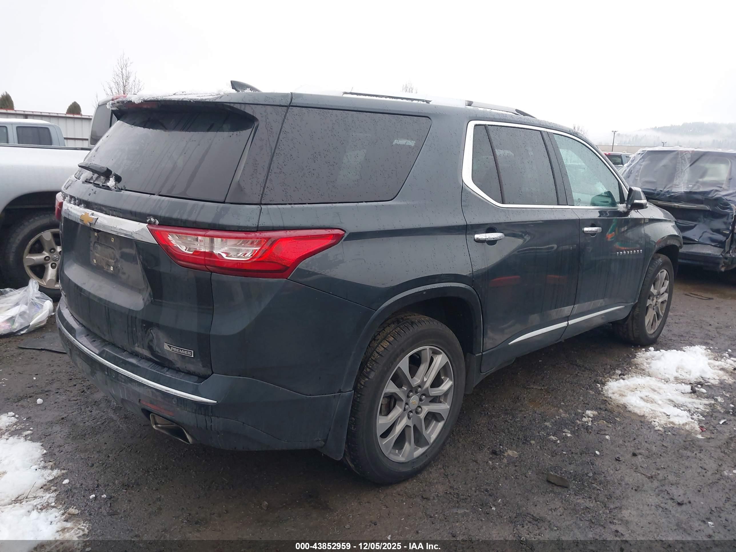CHEVROLET TRAVERSE image 4