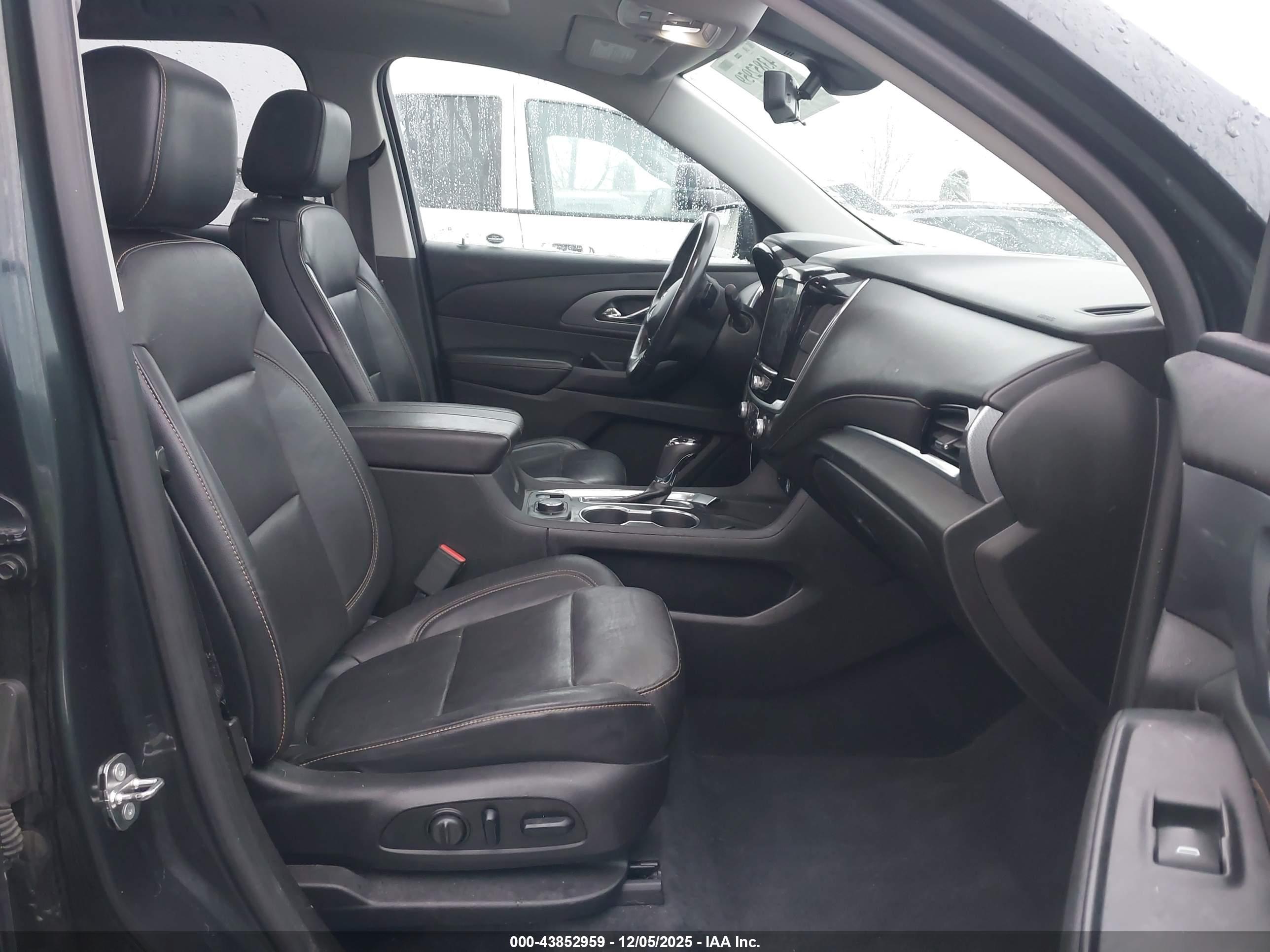 CHEVROLET TRAVERSE image 5