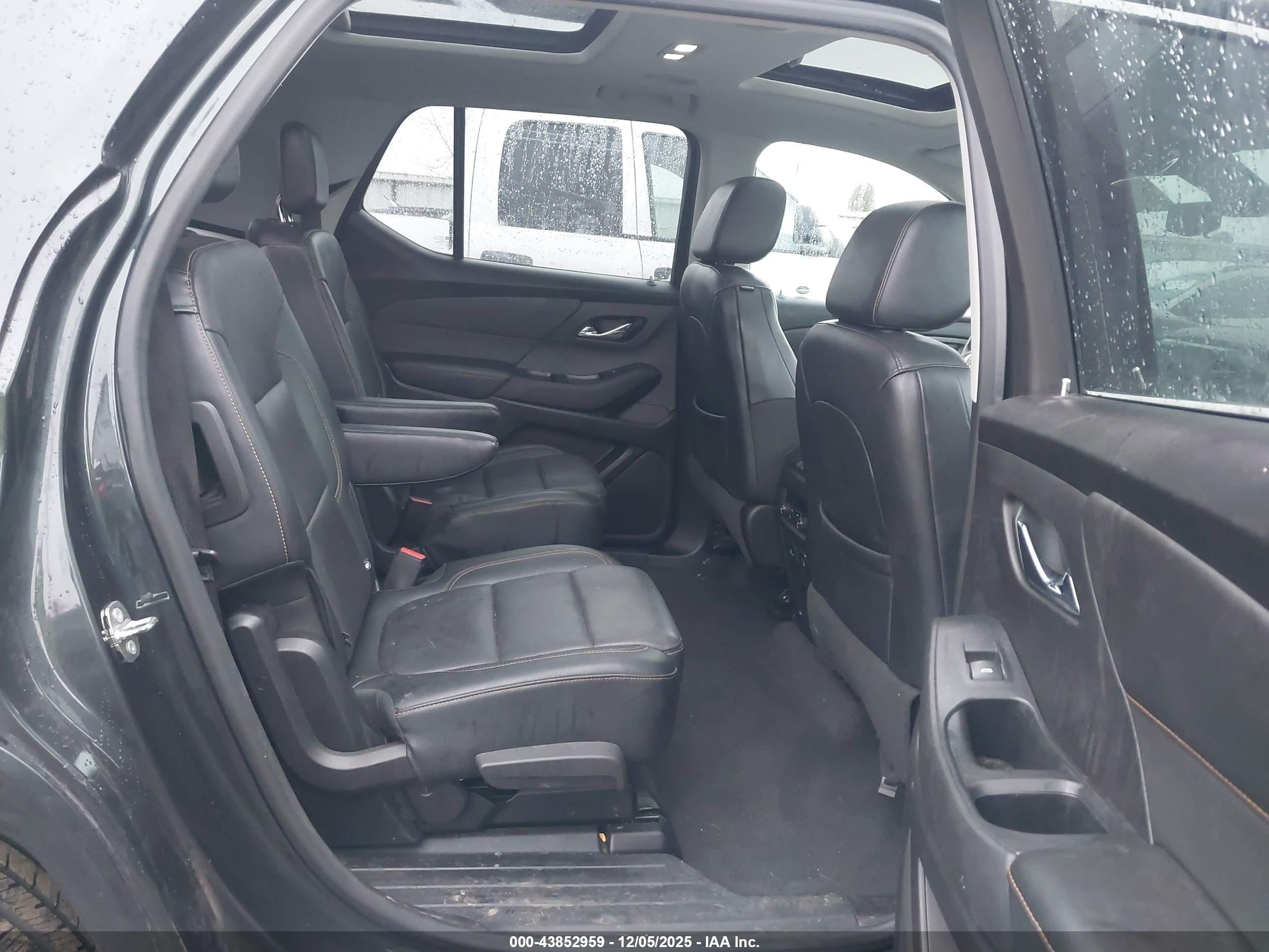 CHEVROLET TRAVERSE image 8