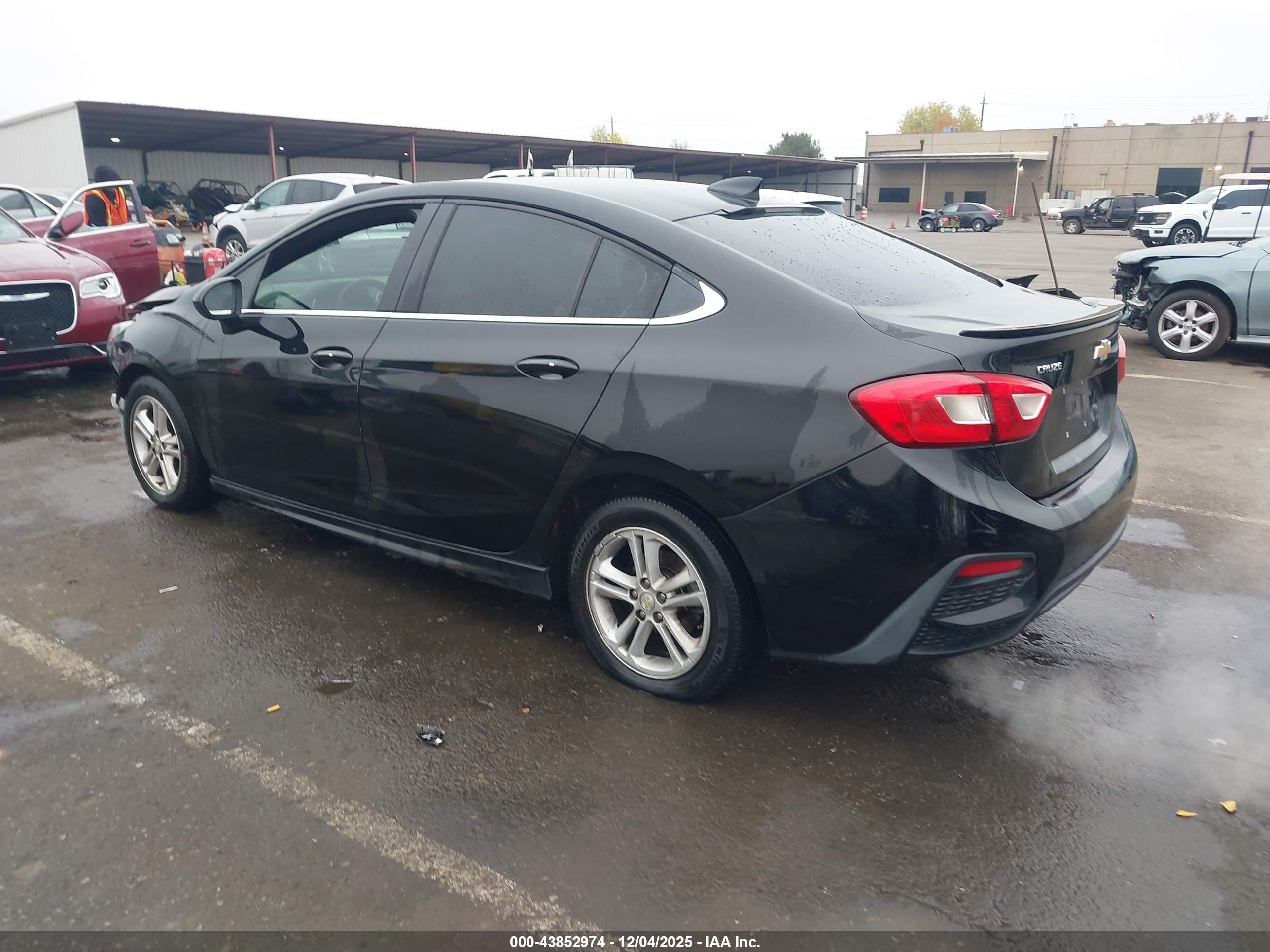 CHEVROLET CRUZE image 3