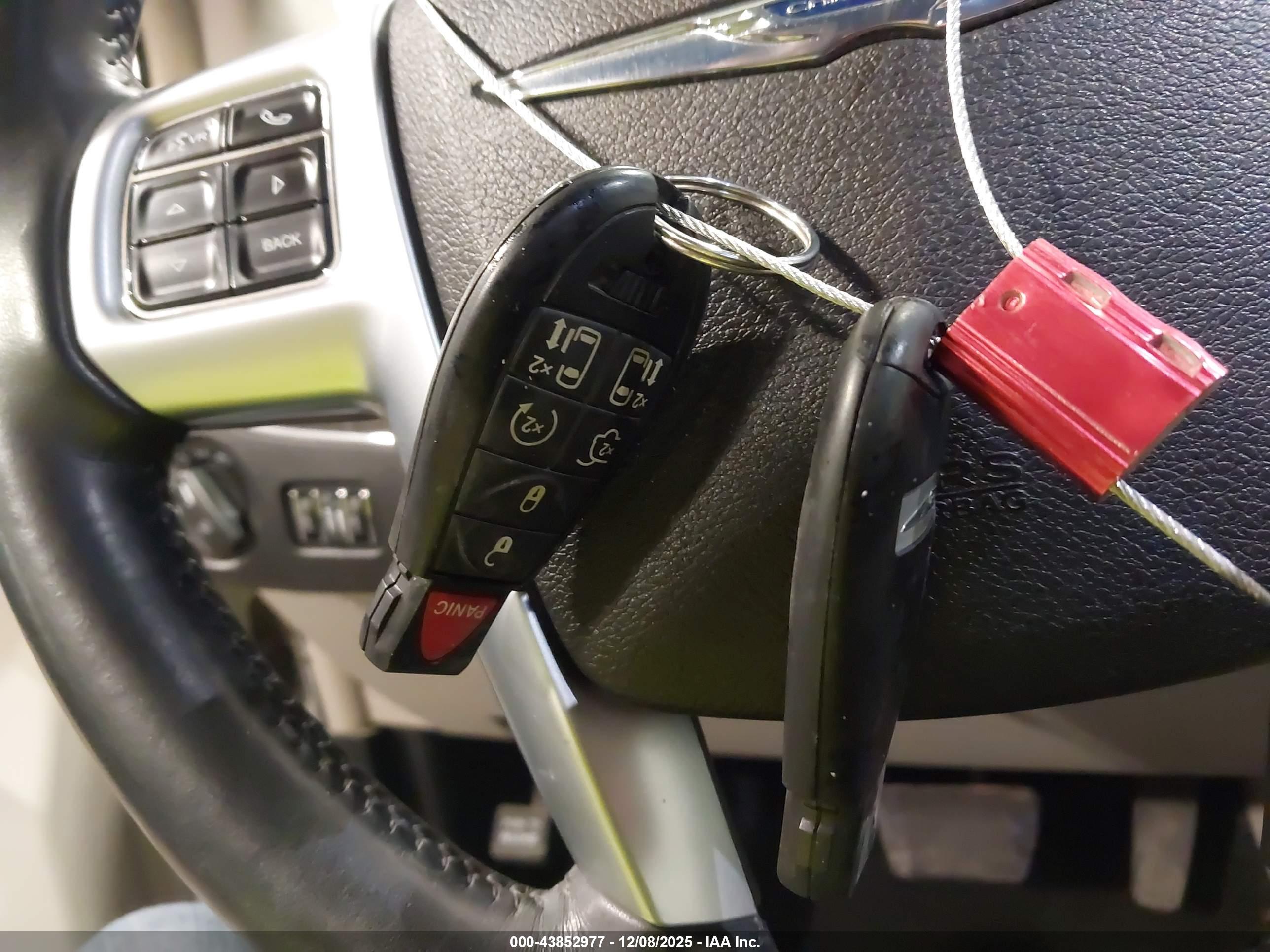 CHRYSLER TOWN image 11