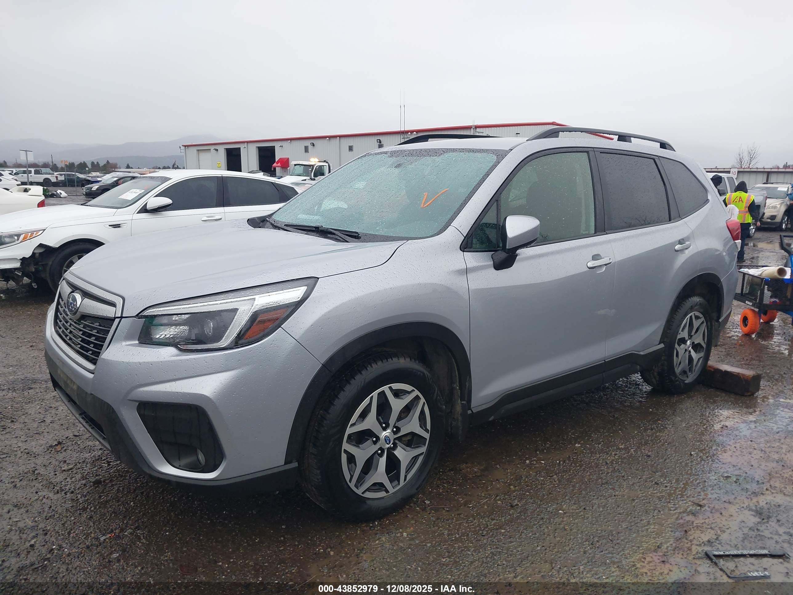SUBARU FORESTER image 2
