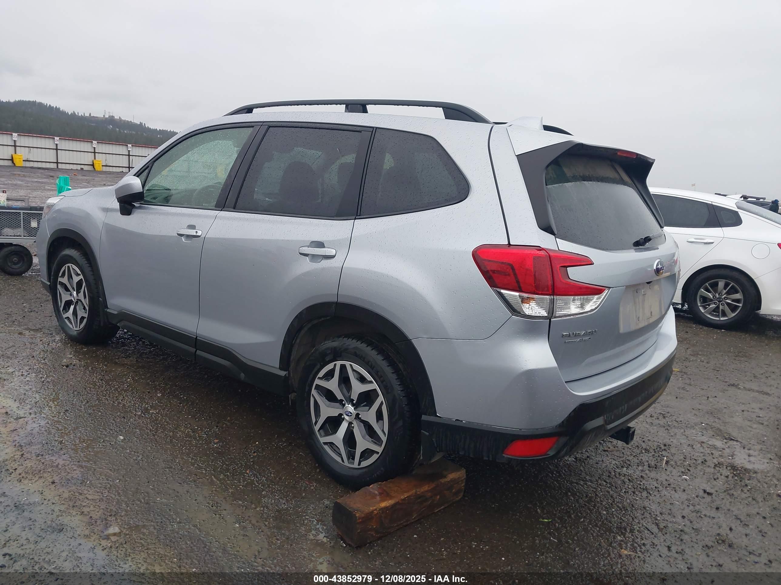SUBARU FORESTER image 3