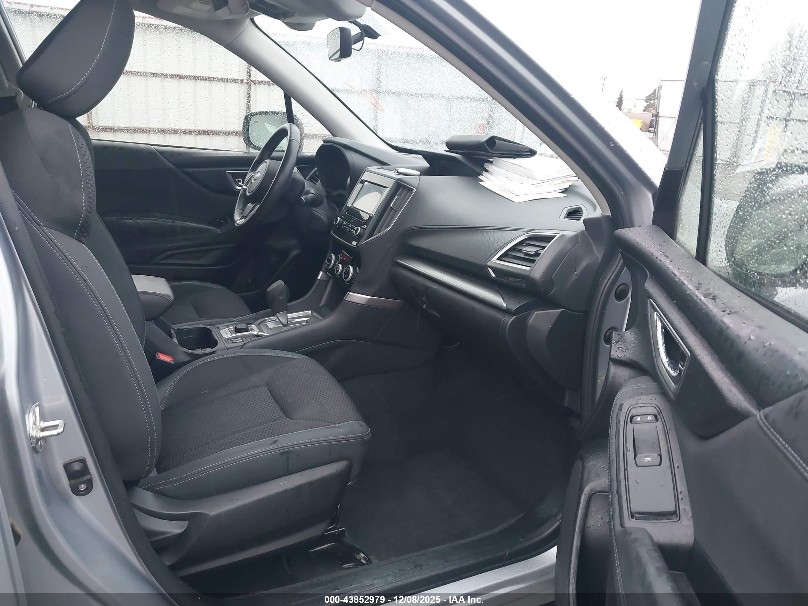 SUBARU FORESTER image 5