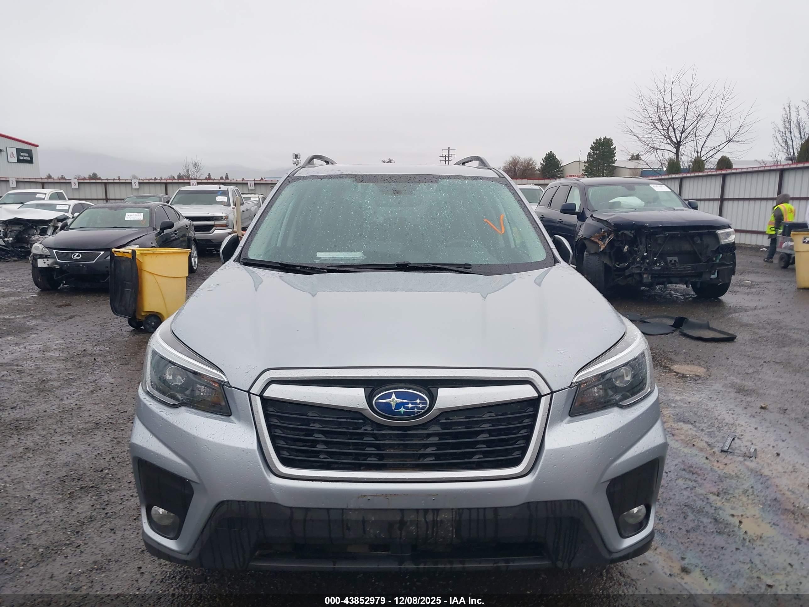 SUBARU FORESTER image 6