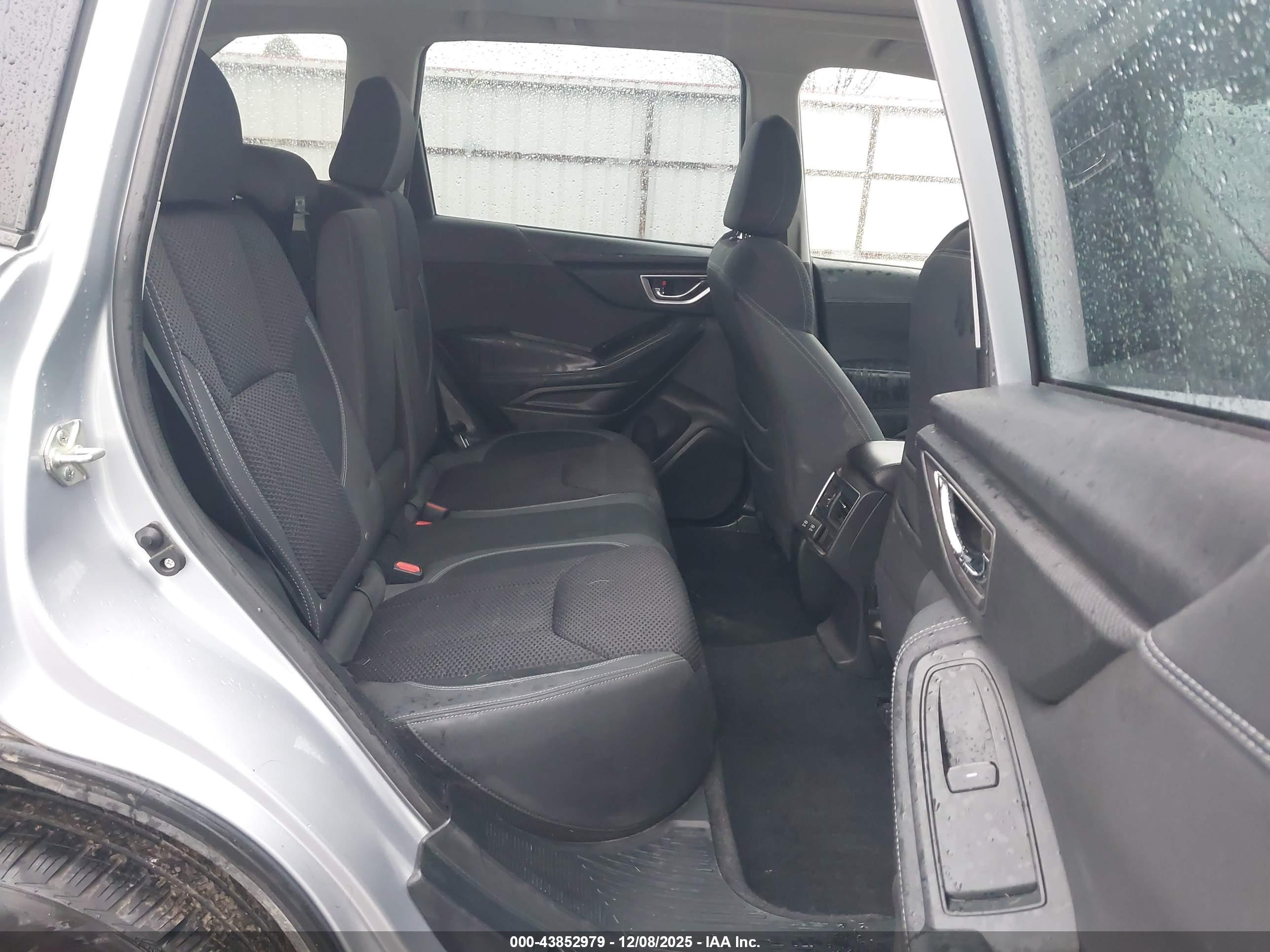 SUBARU FORESTER image 8