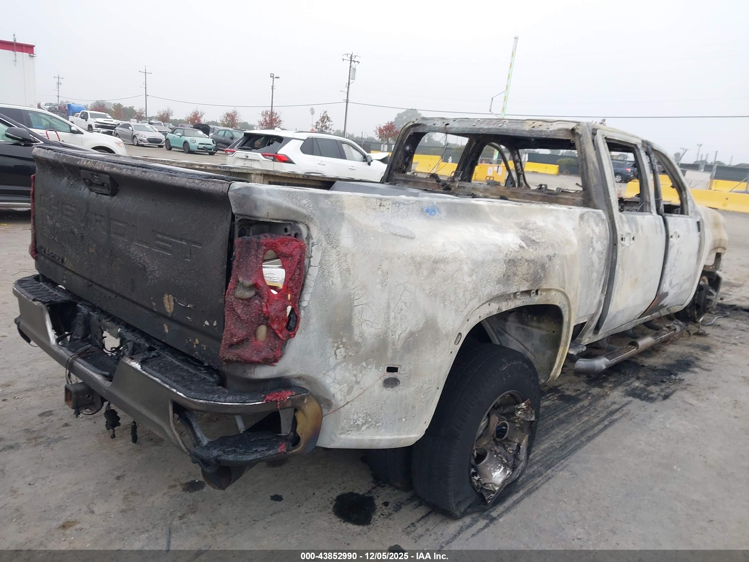 CHEVROLET SILVERADO image 4