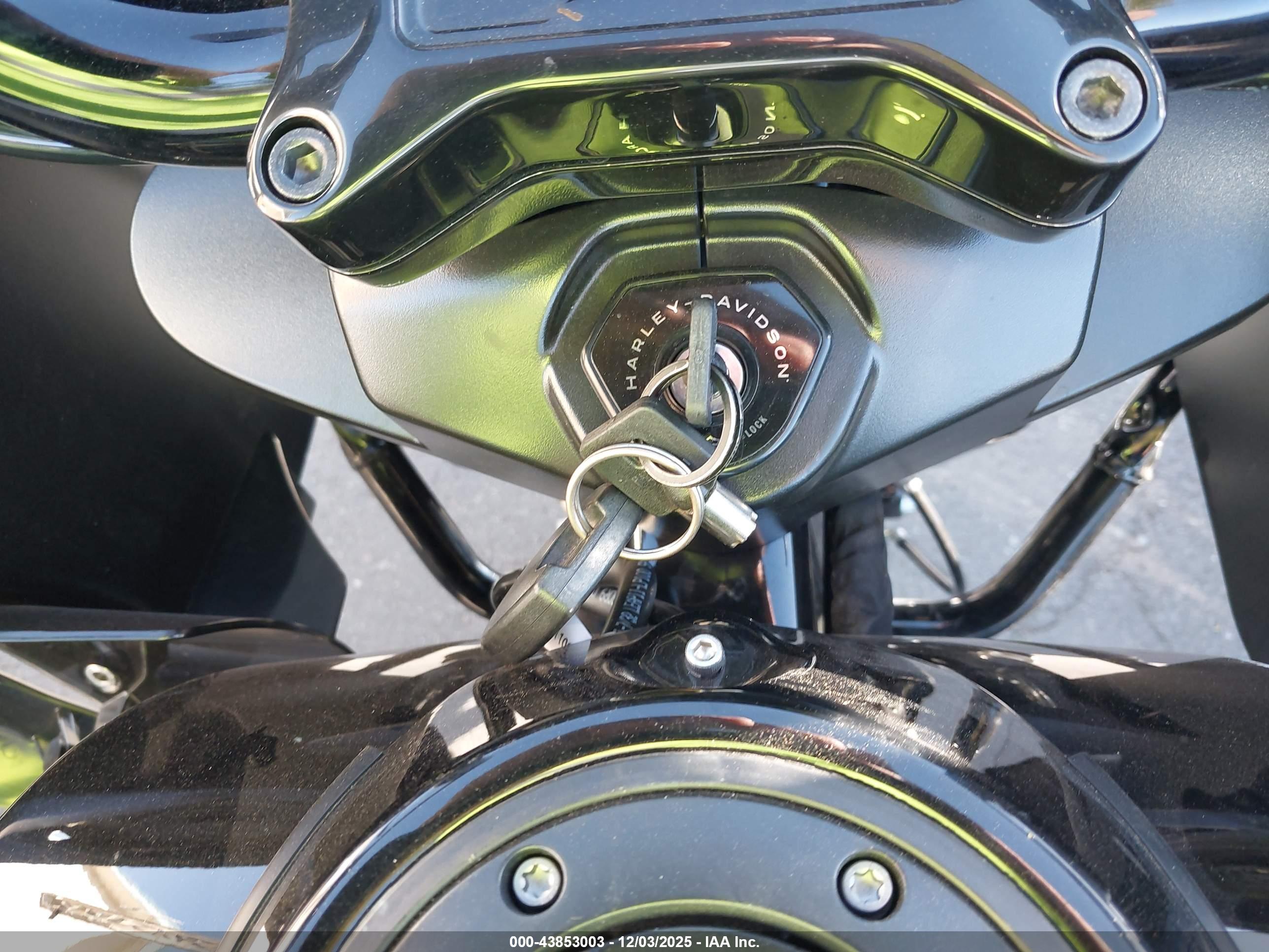 HARLEY-DAVIDSON FLTRX image 11