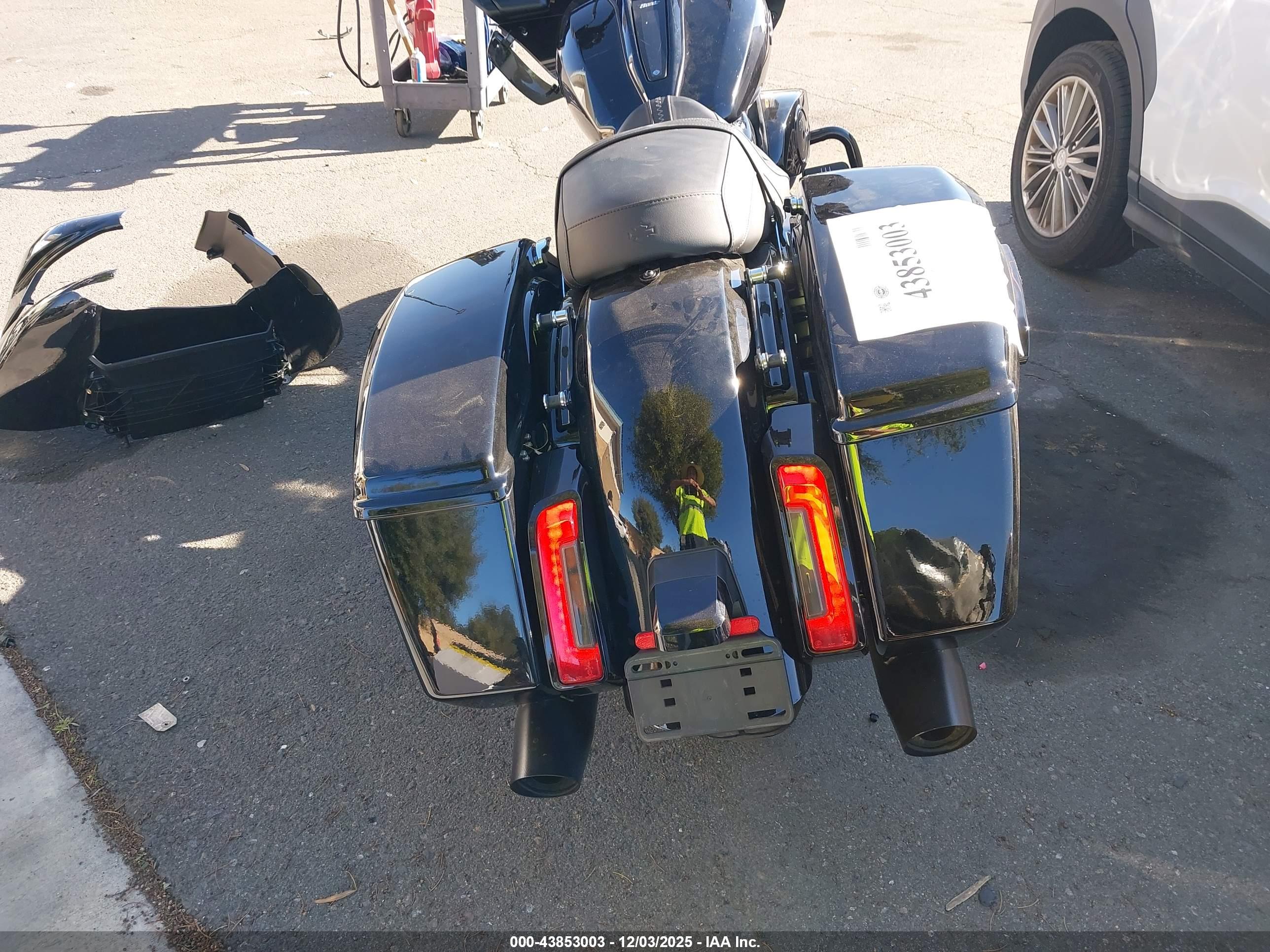 HARLEY-DAVIDSON FLTRX image 6