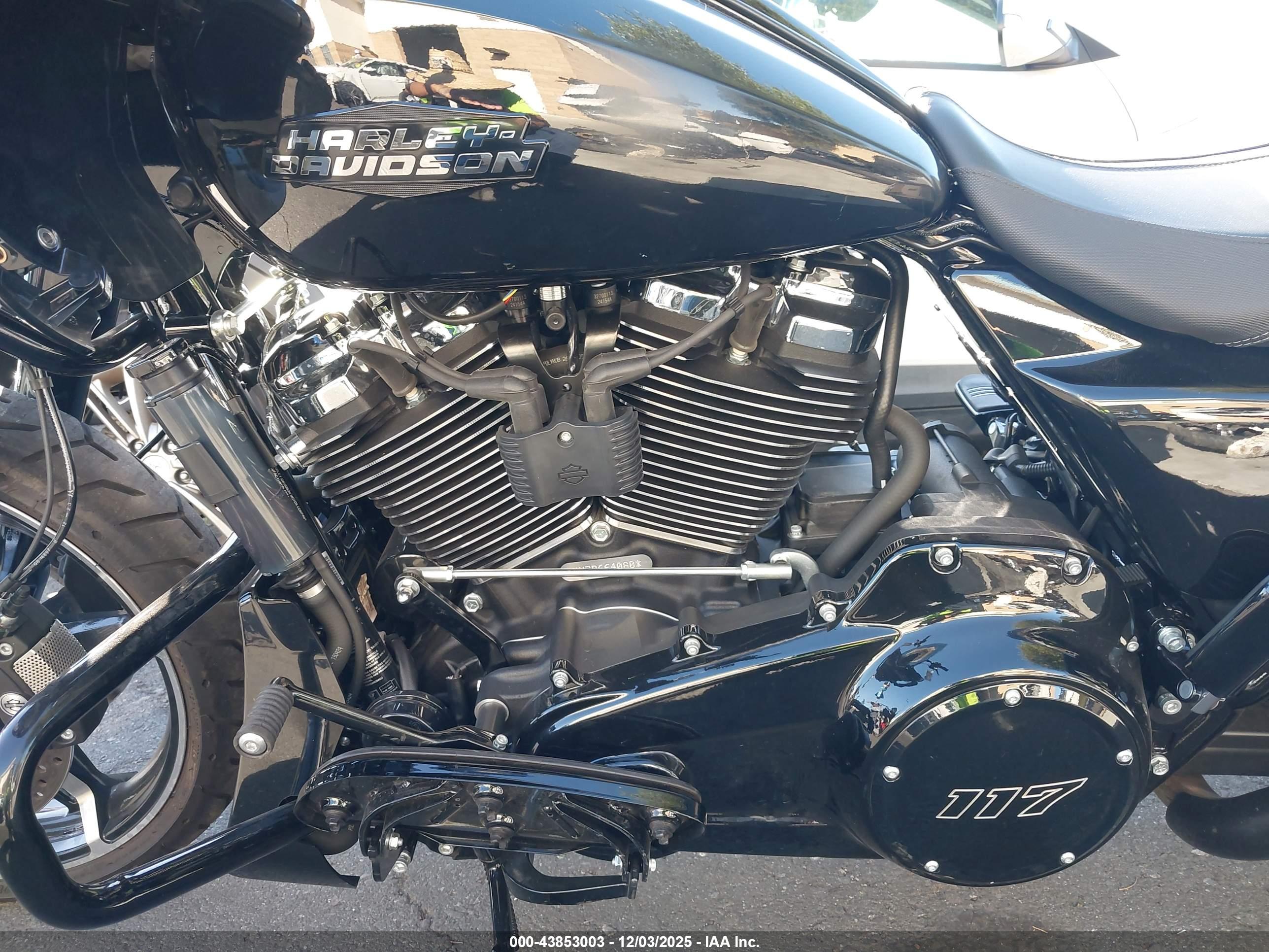 HARLEY-DAVIDSON FLTRX image 9