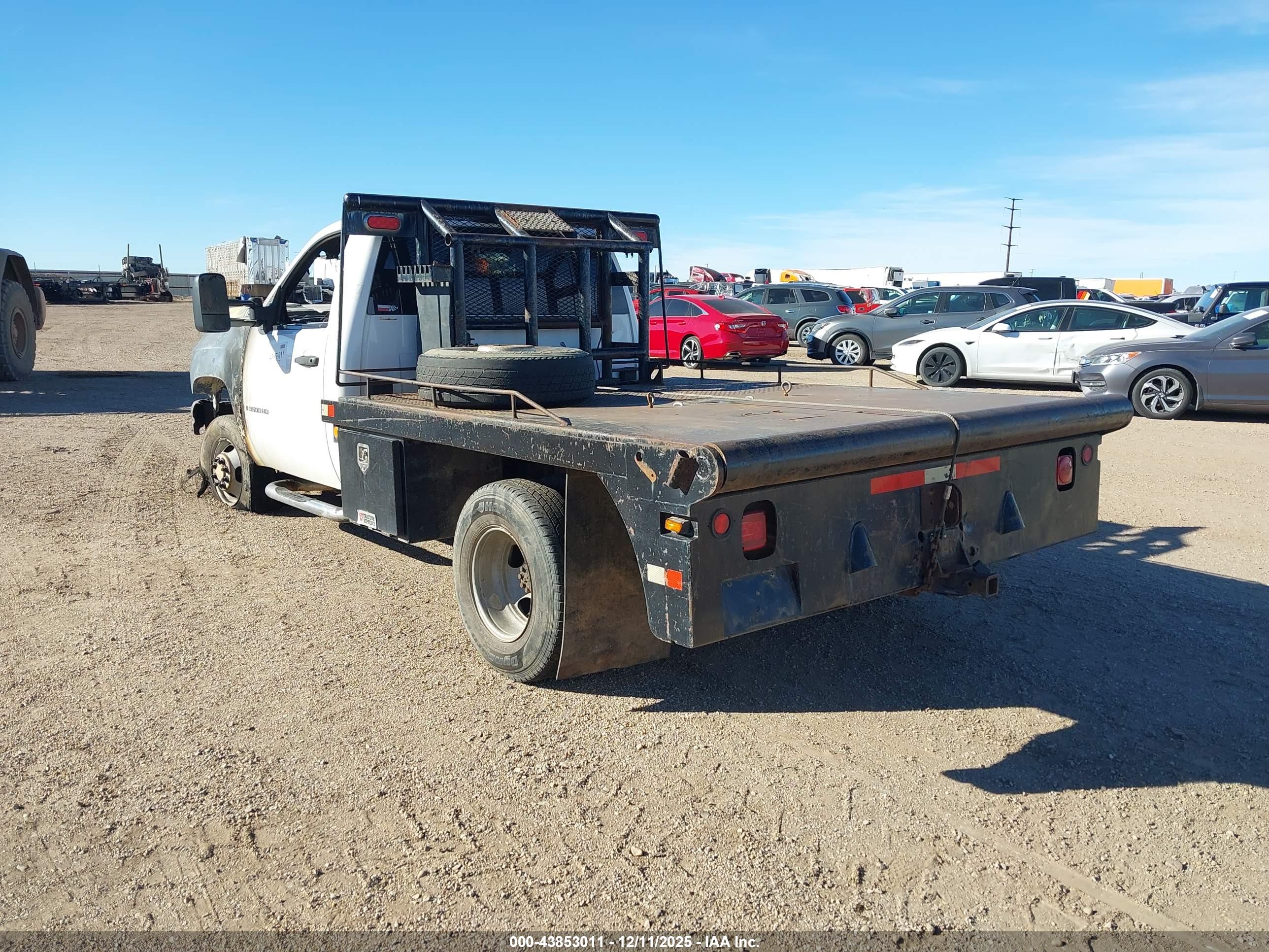 CHEVROLET SILVERADO image 3