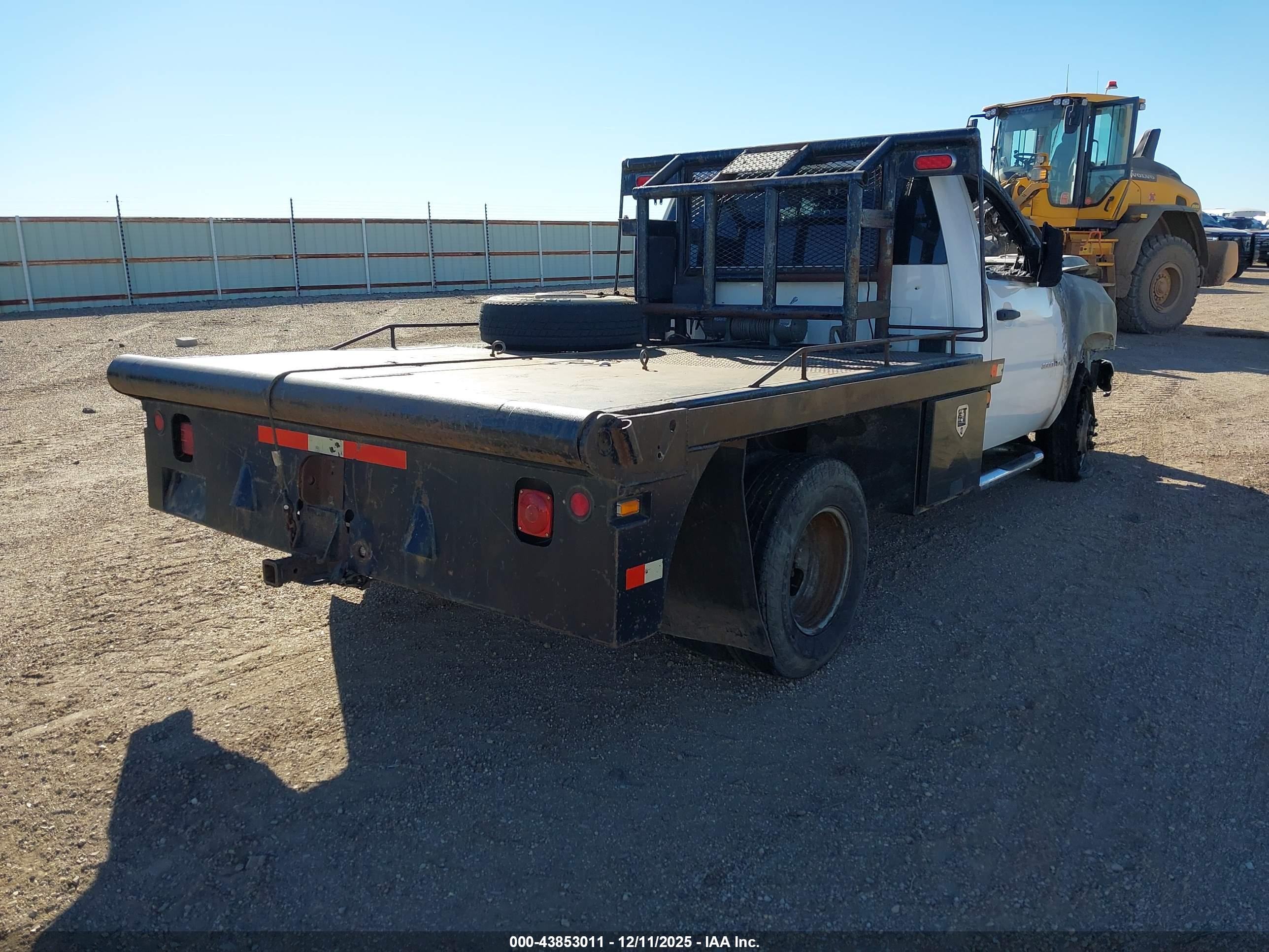 CHEVROLET SILVERADO image 4