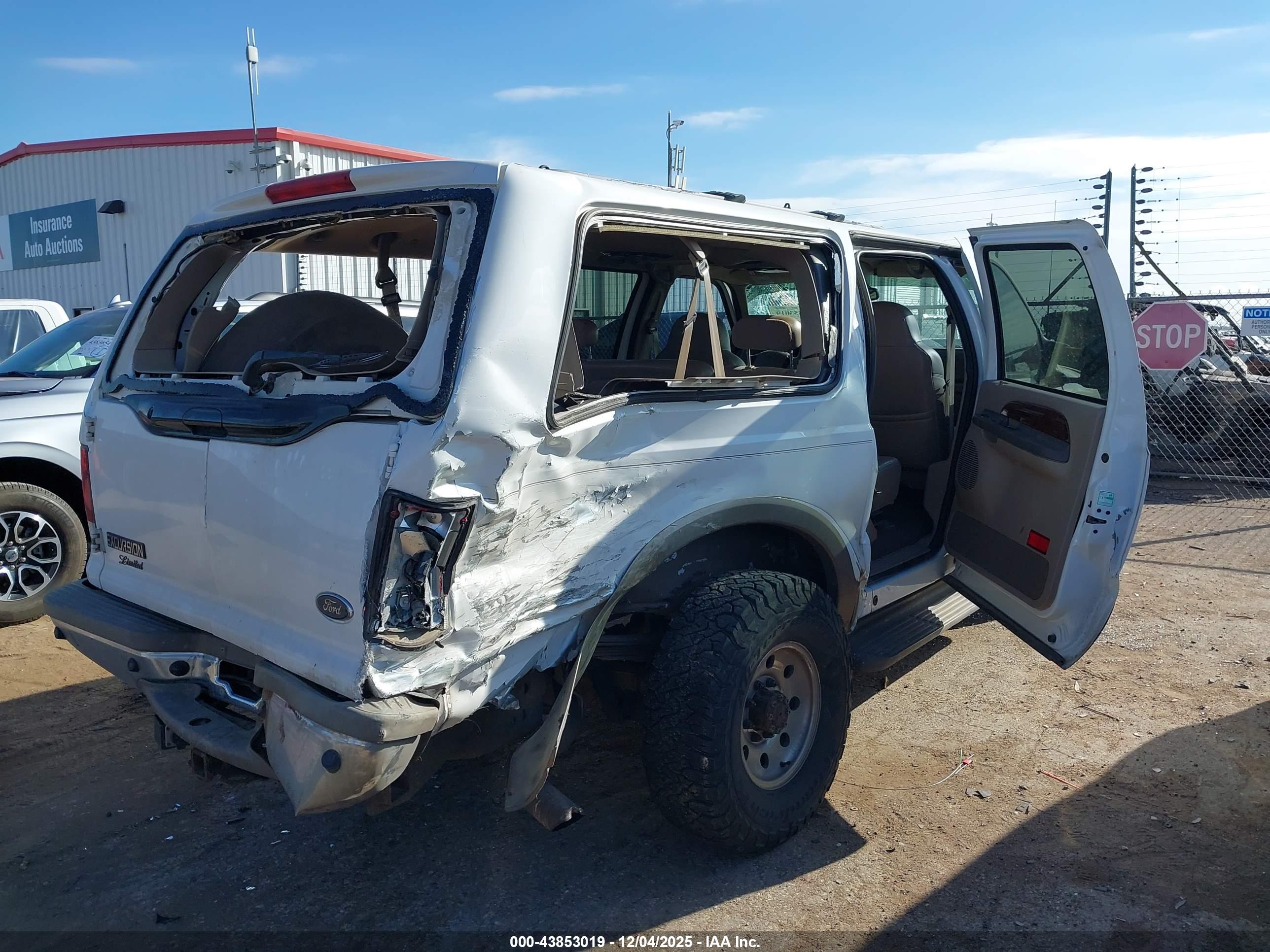 FORD EXCURSION image 4