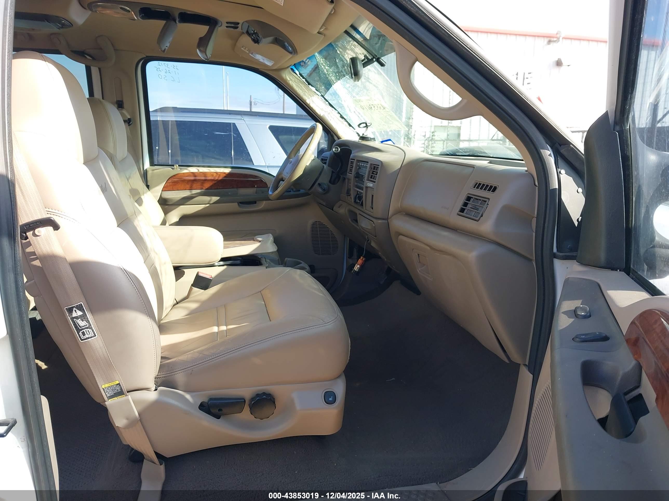 FORD EXCURSION image 5