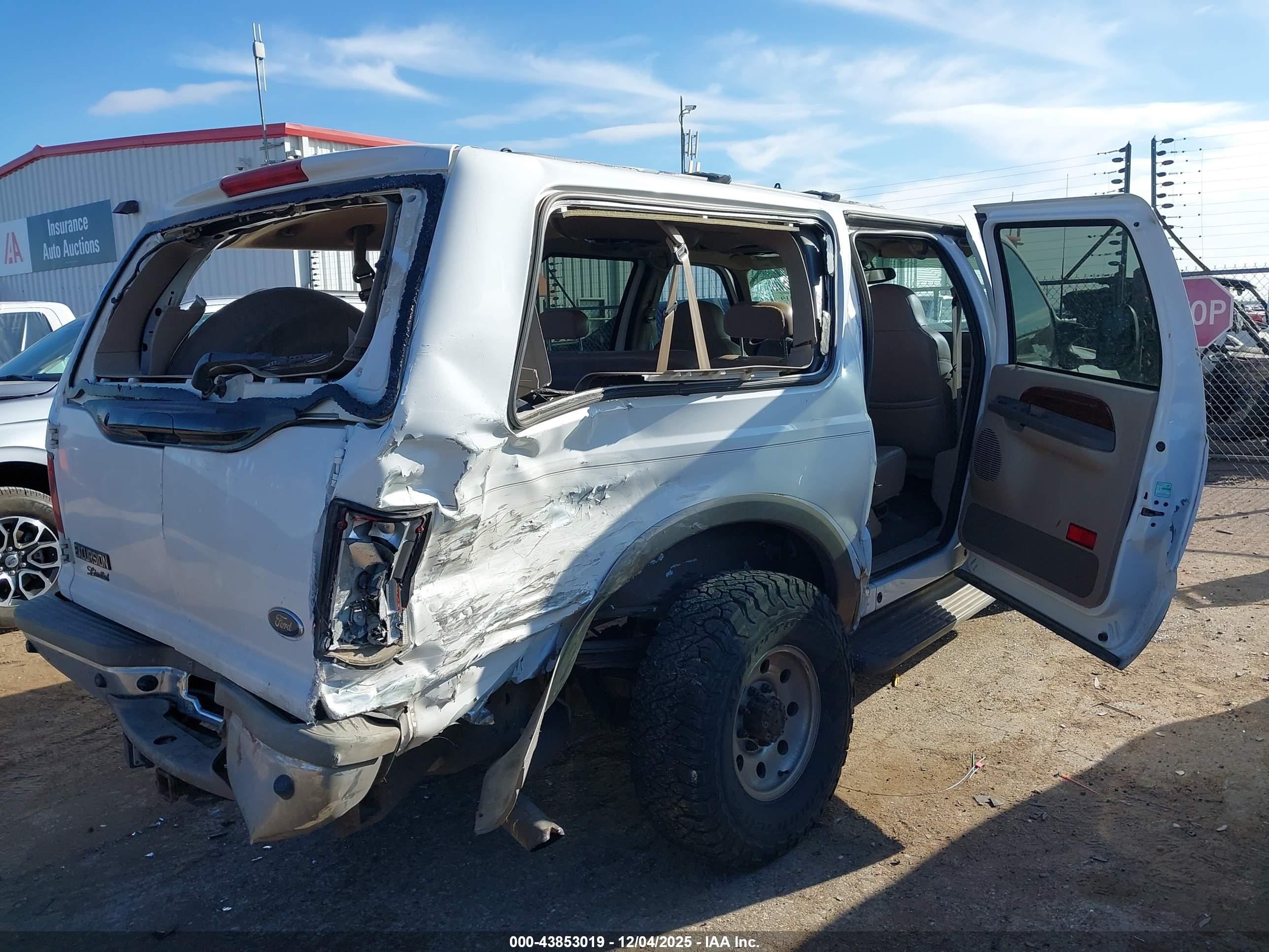 FORD EXCURSION image 6