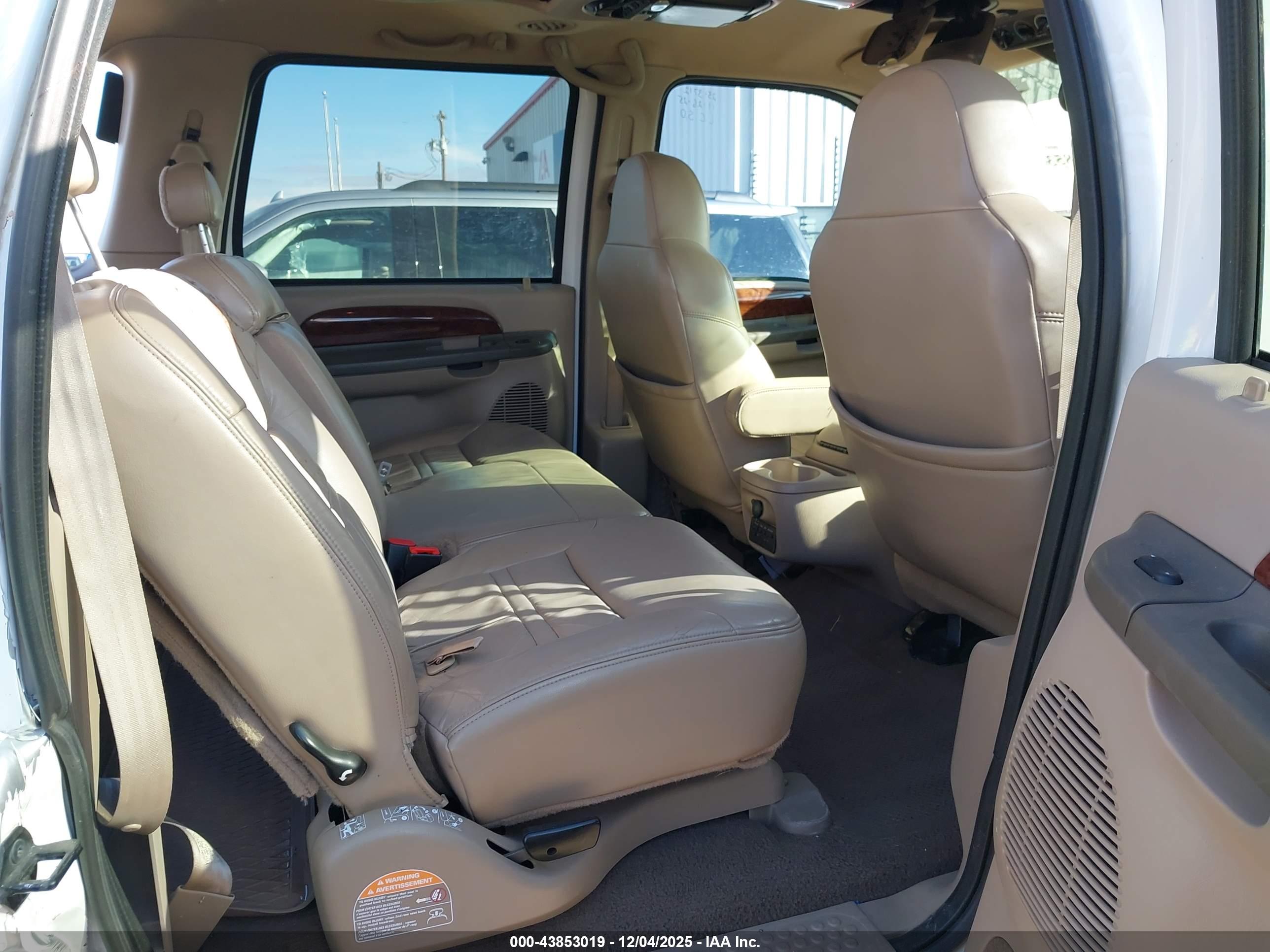 FORD EXCURSION image 8