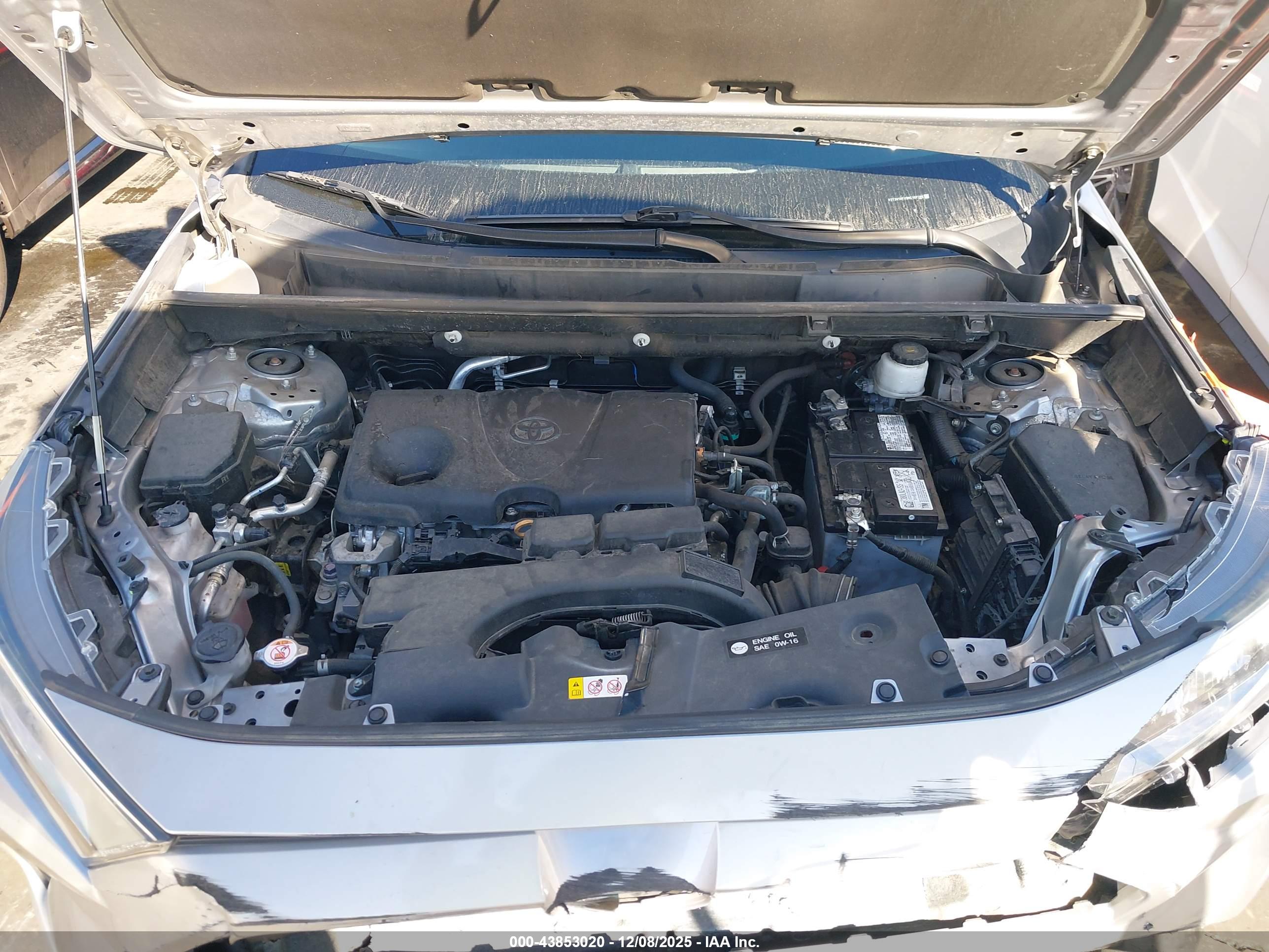 TOYOTA RAV4 image 10