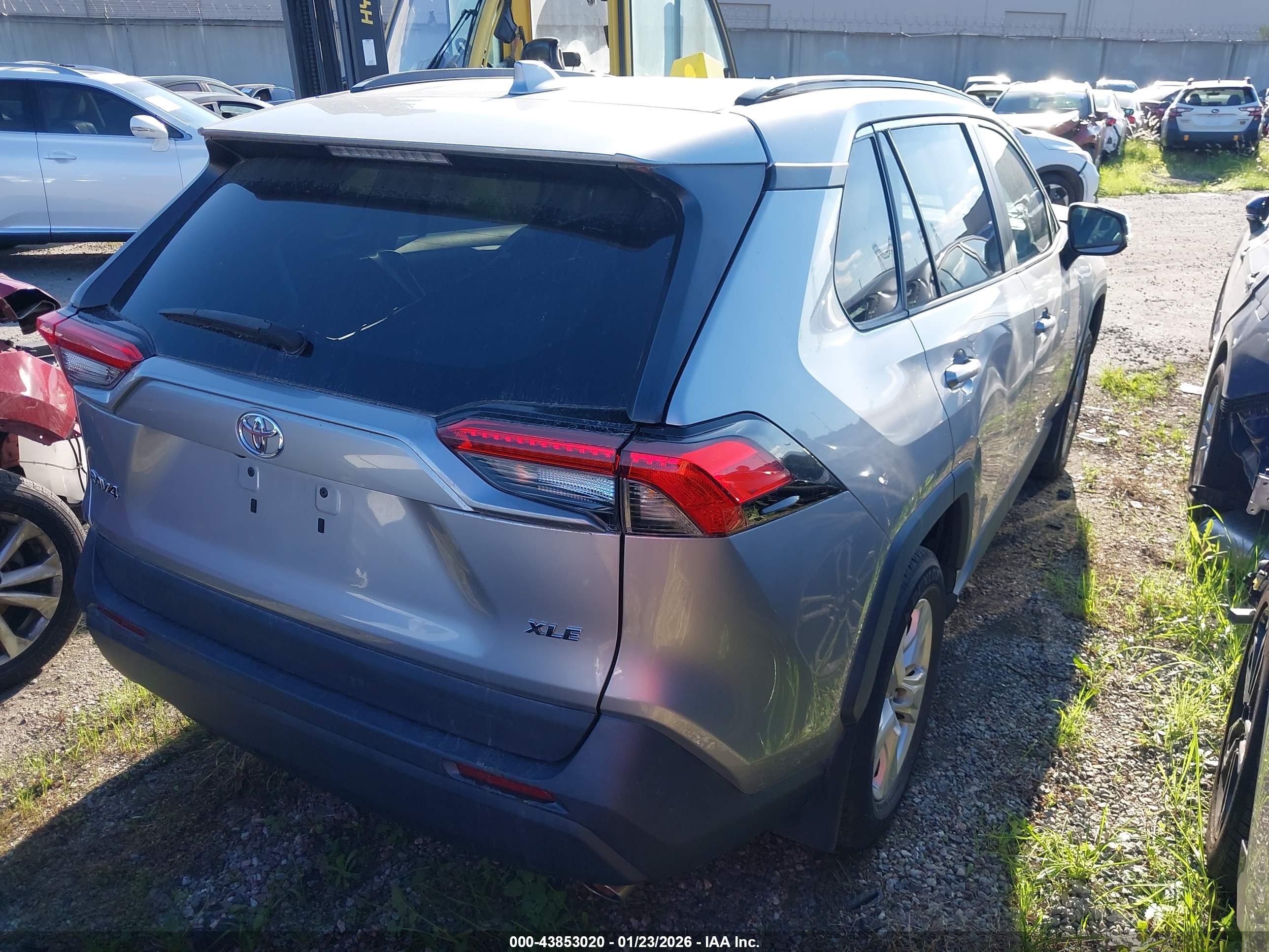 TOYOTA RAV4 image 4