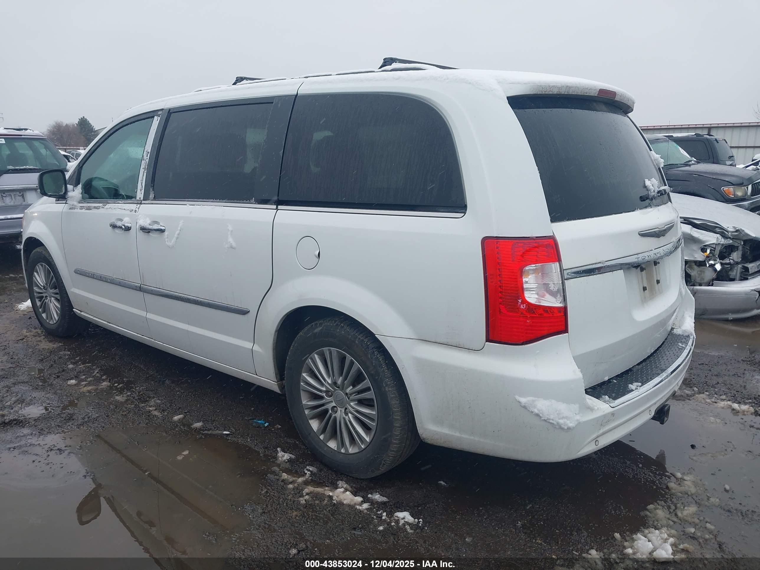 CHRYSLER TOWN image 3