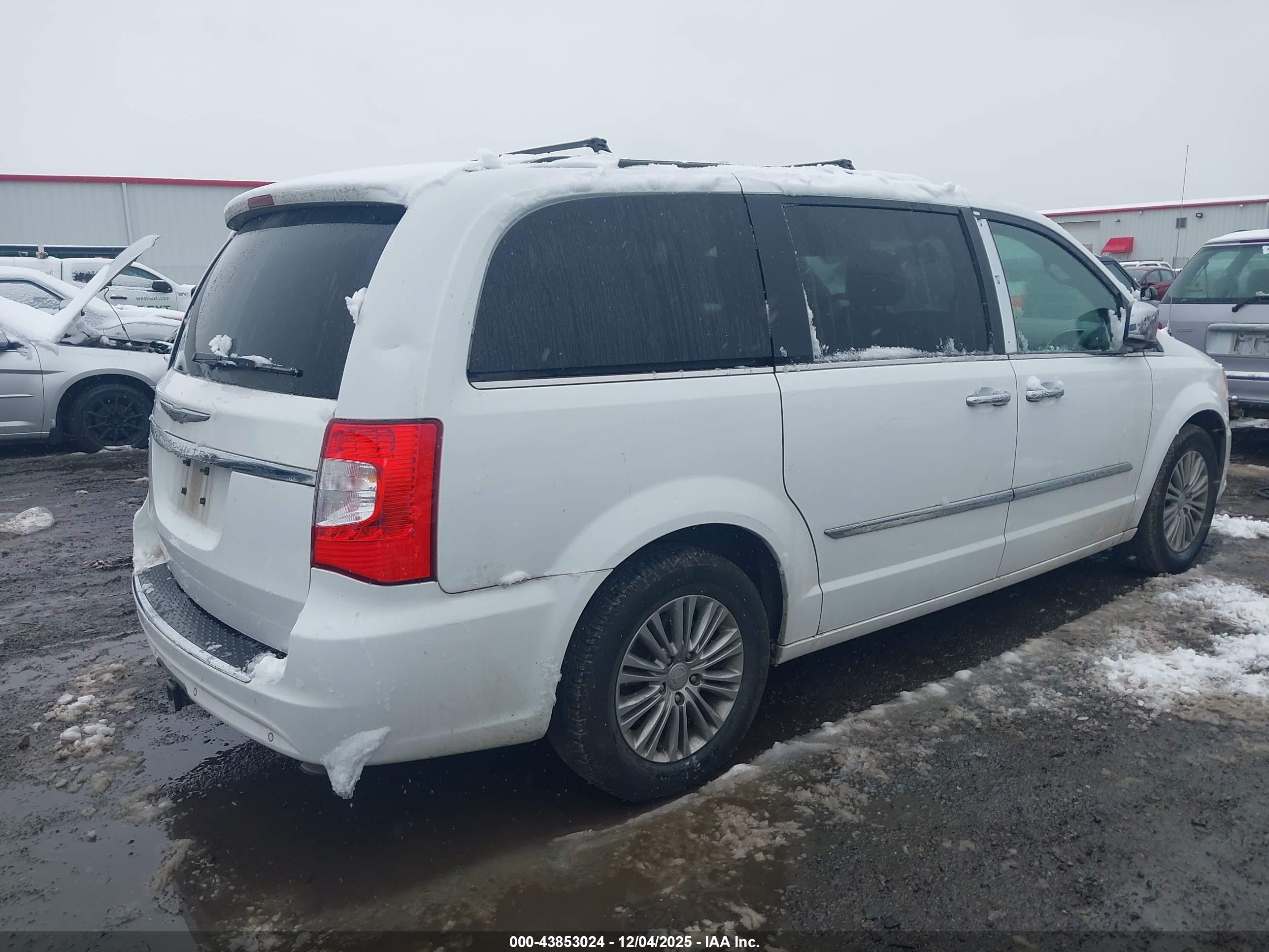 CHRYSLER TOWN image 4