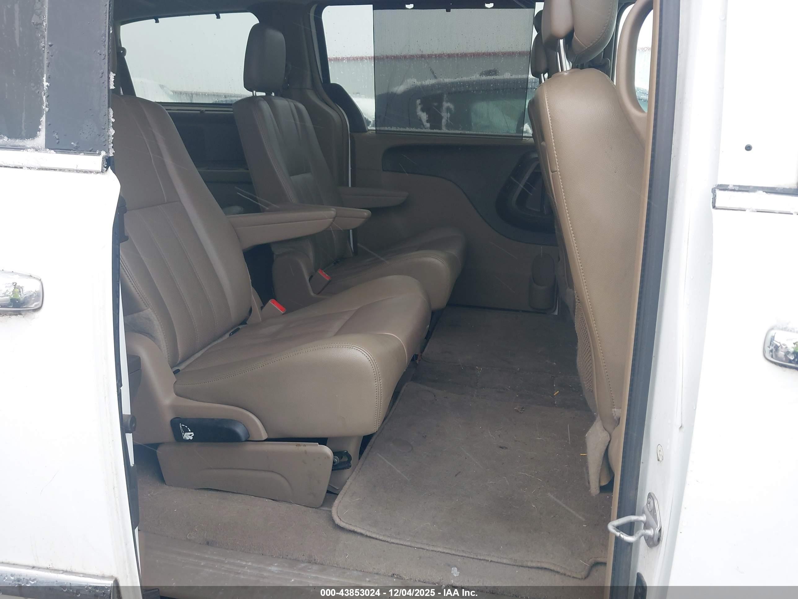 CHRYSLER TOWN image 8